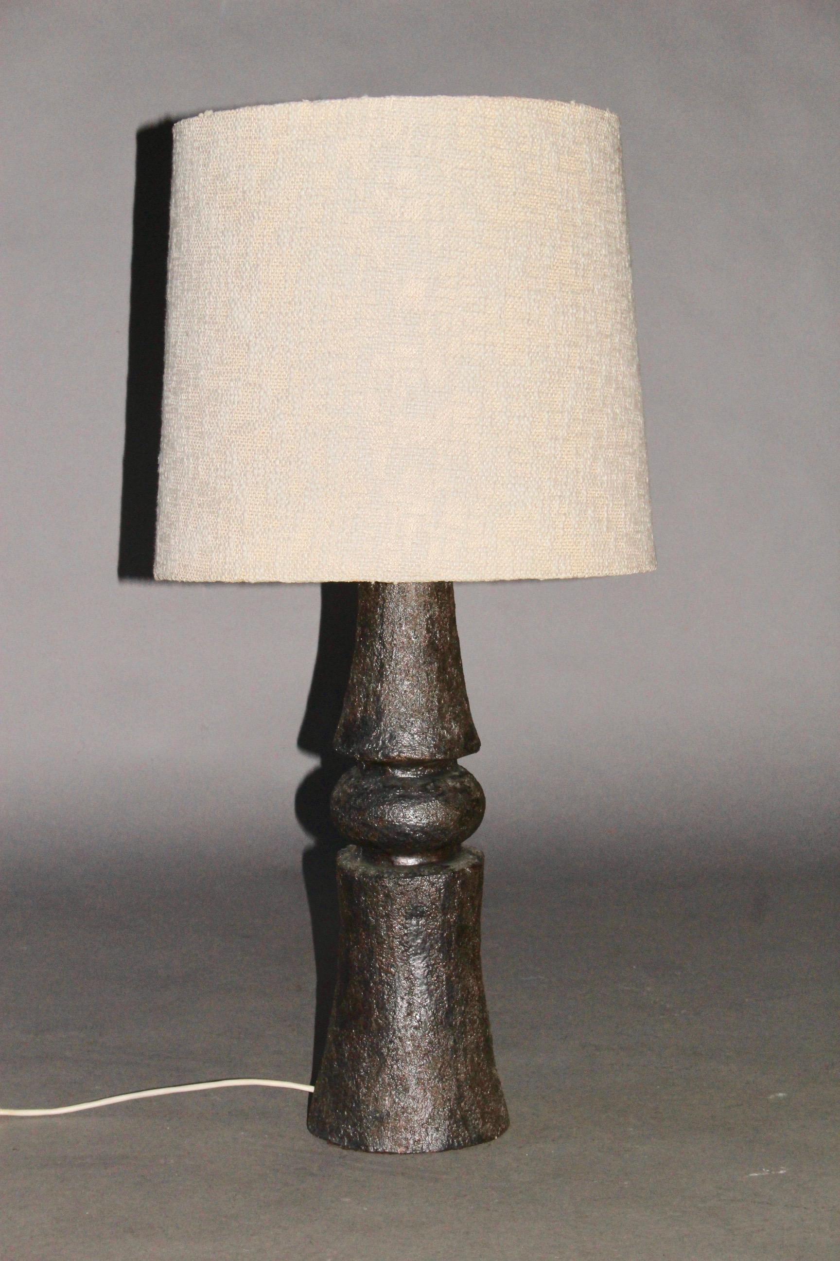 Black ceramic table lamp, dimensions without shade height 52, diameter 17 cm.