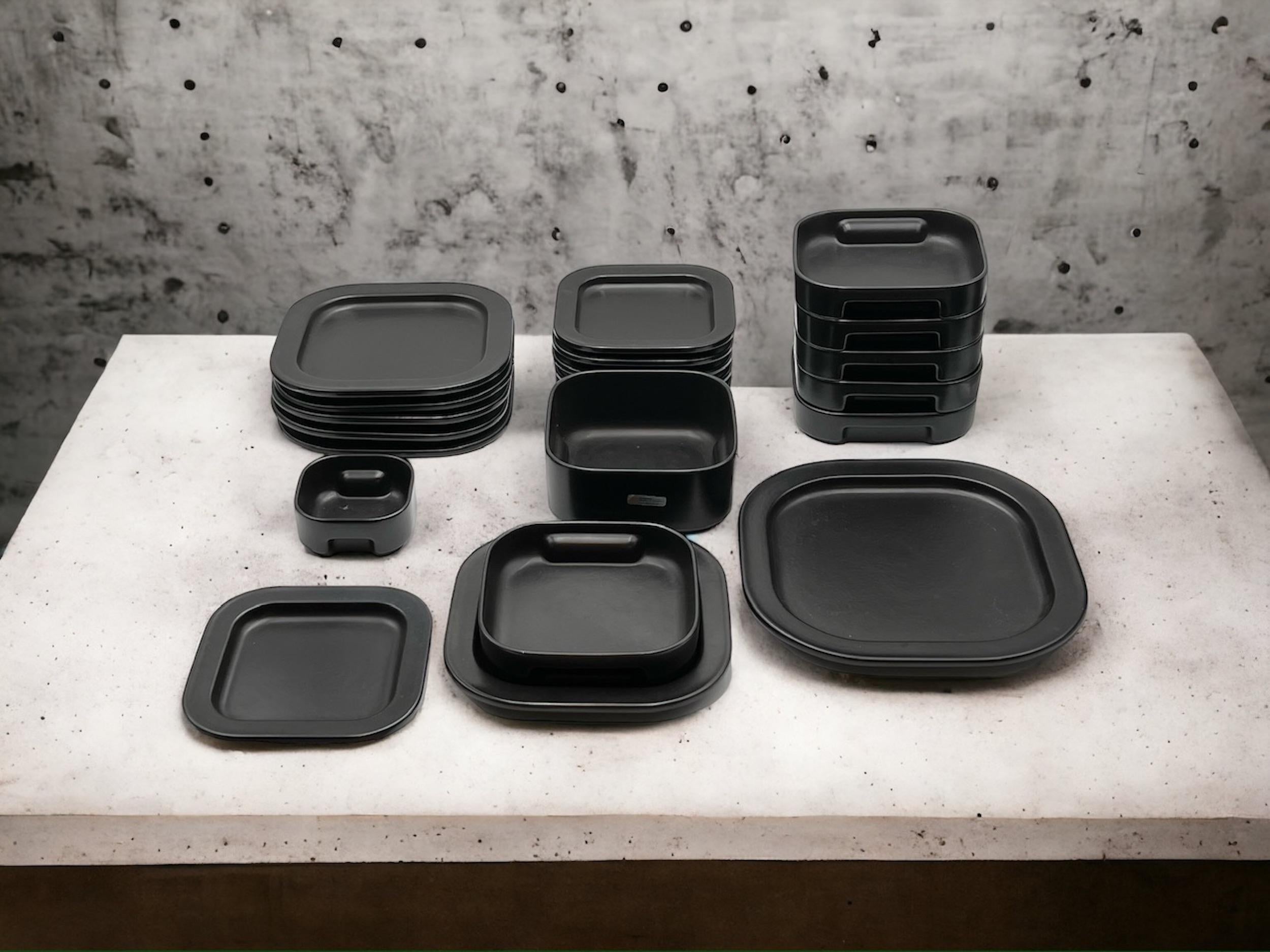Iconic and rare 70s tableware in black ceramic designed by Makio Hasuike for Arnolfo Di Cambio. 

This amazing set was produced by Ceramiche Ravelli Laveno, with unsurpassed manufacturing quality. The design and color spark the distinctive elegance
