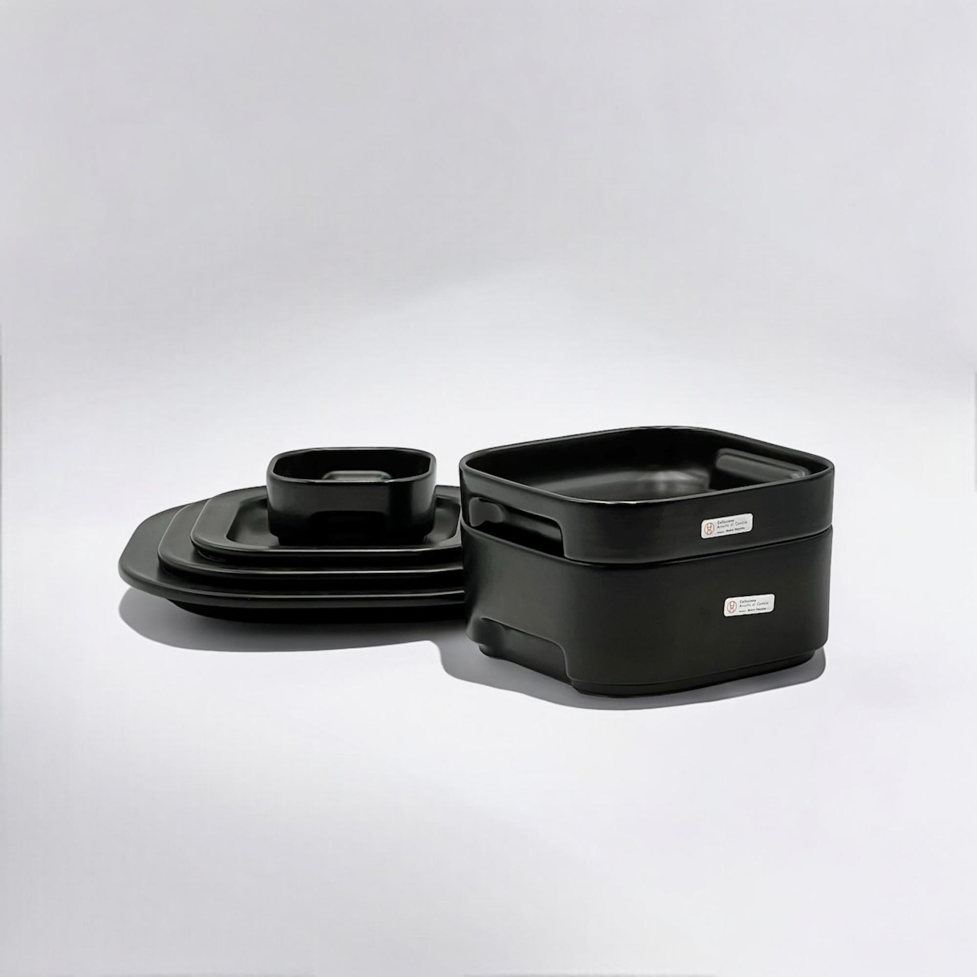 Set di stoviglie in ceramica nera Makio Hasuike Collection Arnolfo Di Cambio, anni '70 In condizioni buone a San Benedetto Del Tronto, IT