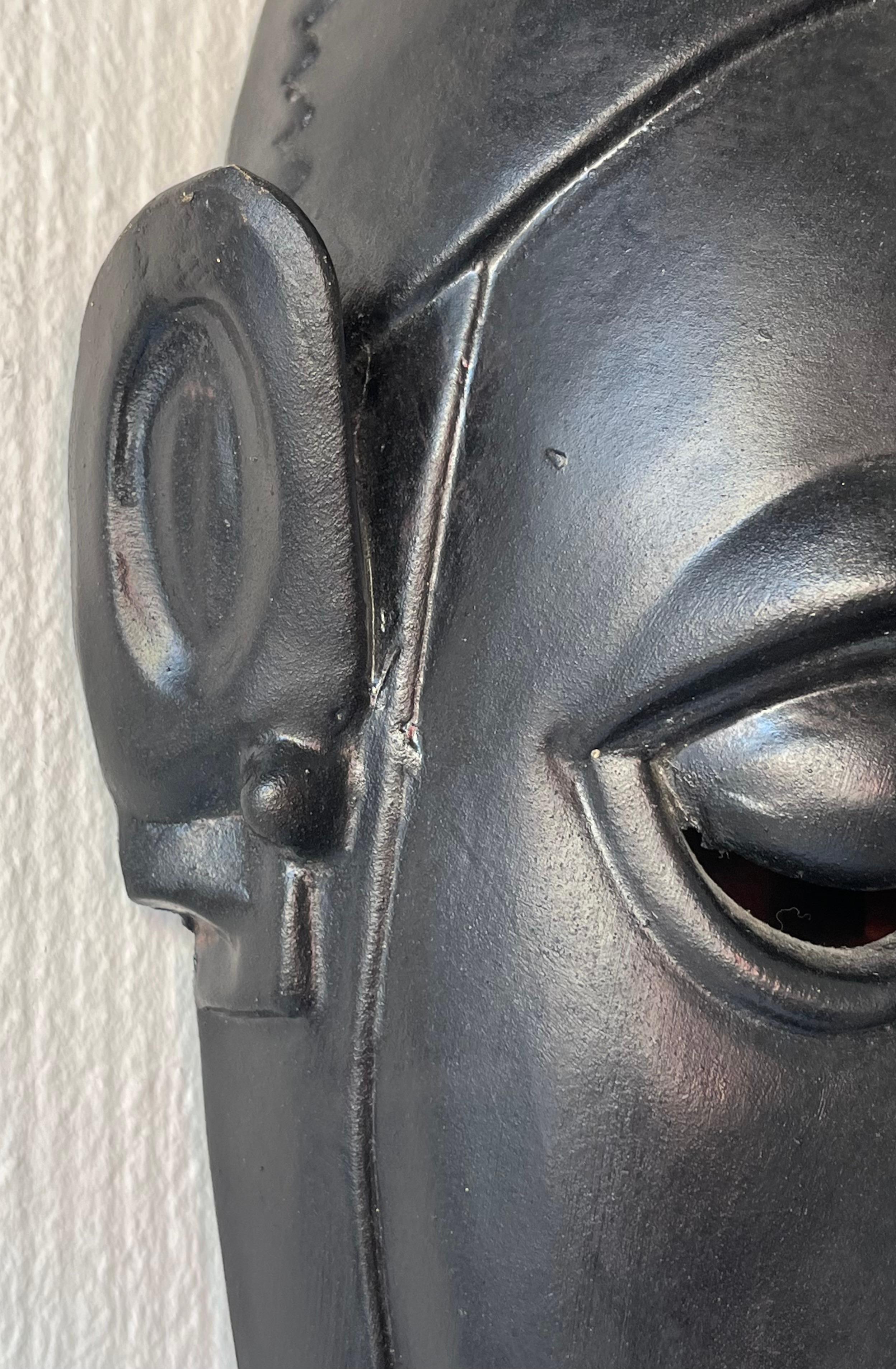 Smaltato Maschera tribale in ceramica nera - CIRCA 1950/70 in vendita