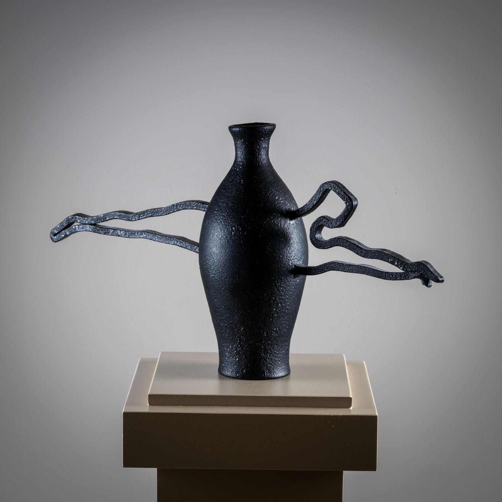XXI secolo e contemporaneo Vaso in ceramica nera di Poemu, Francia 2023 in vendita
