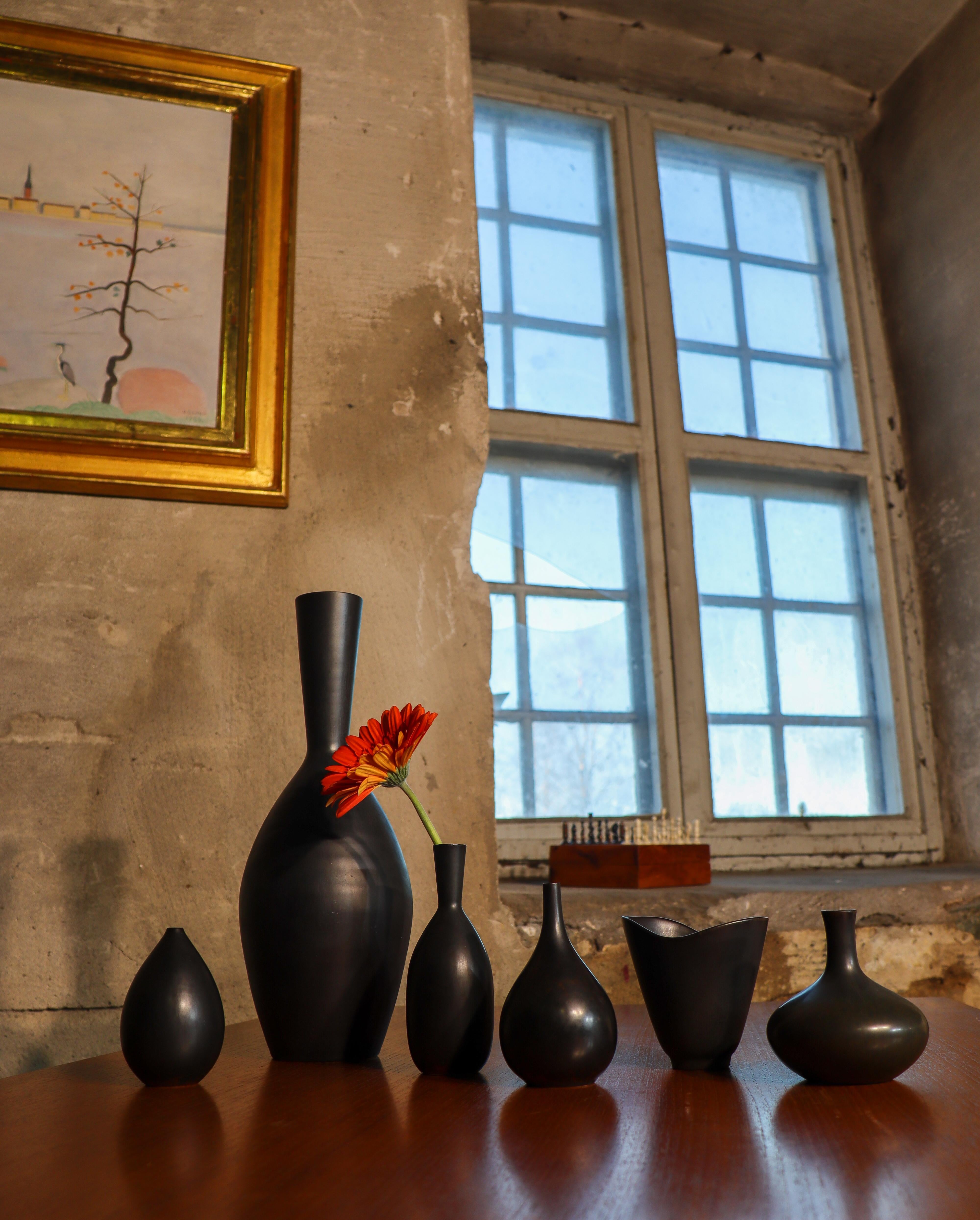 Vaso in ceramica nera - Carl-Harry Stålhane - Rörstrand - metà del XX secolo in vendita 3