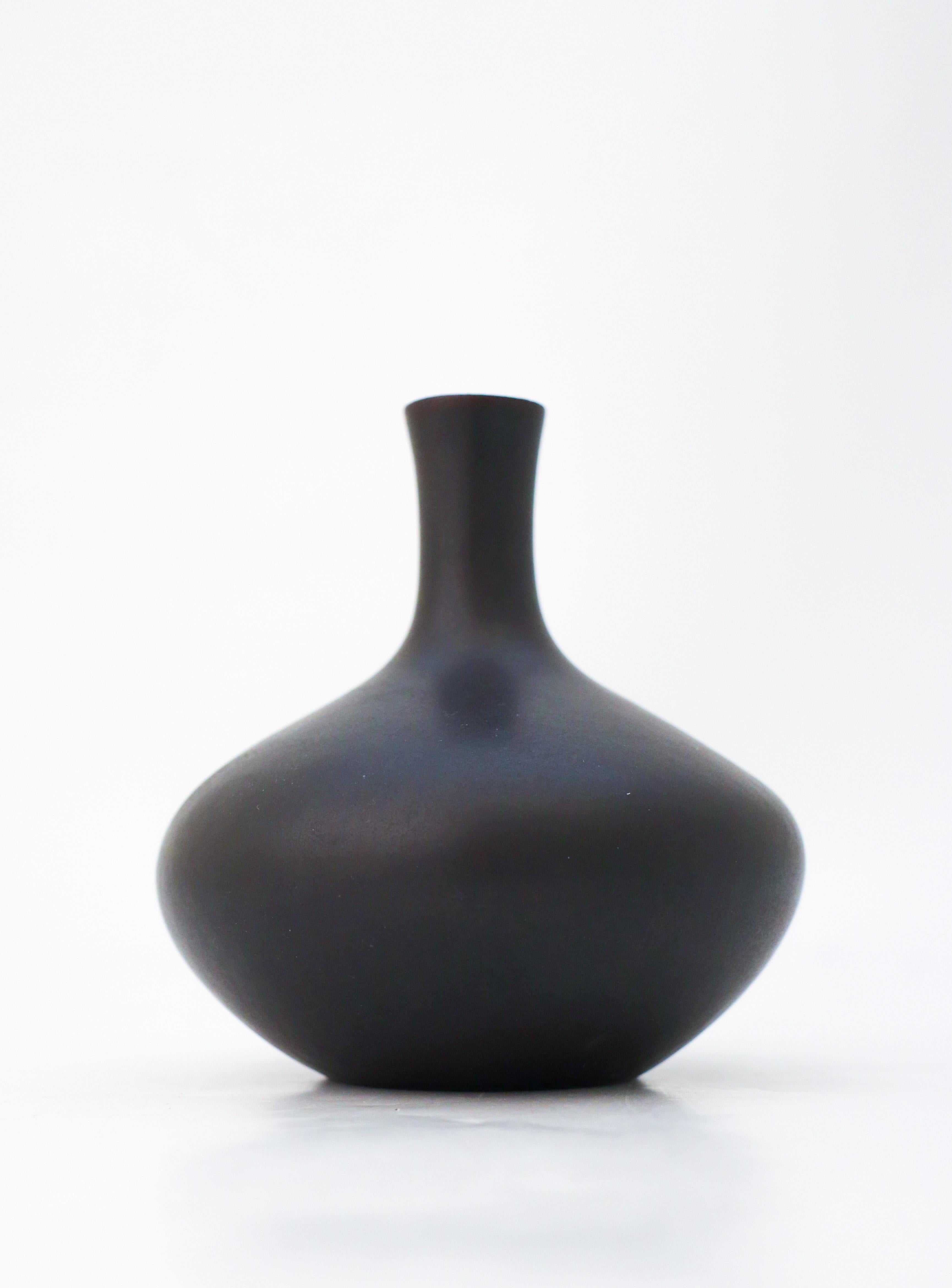 A black vase designed by Carl-Harry Stålhane at Rörstrand. The vase is 10.5 cm (4.2