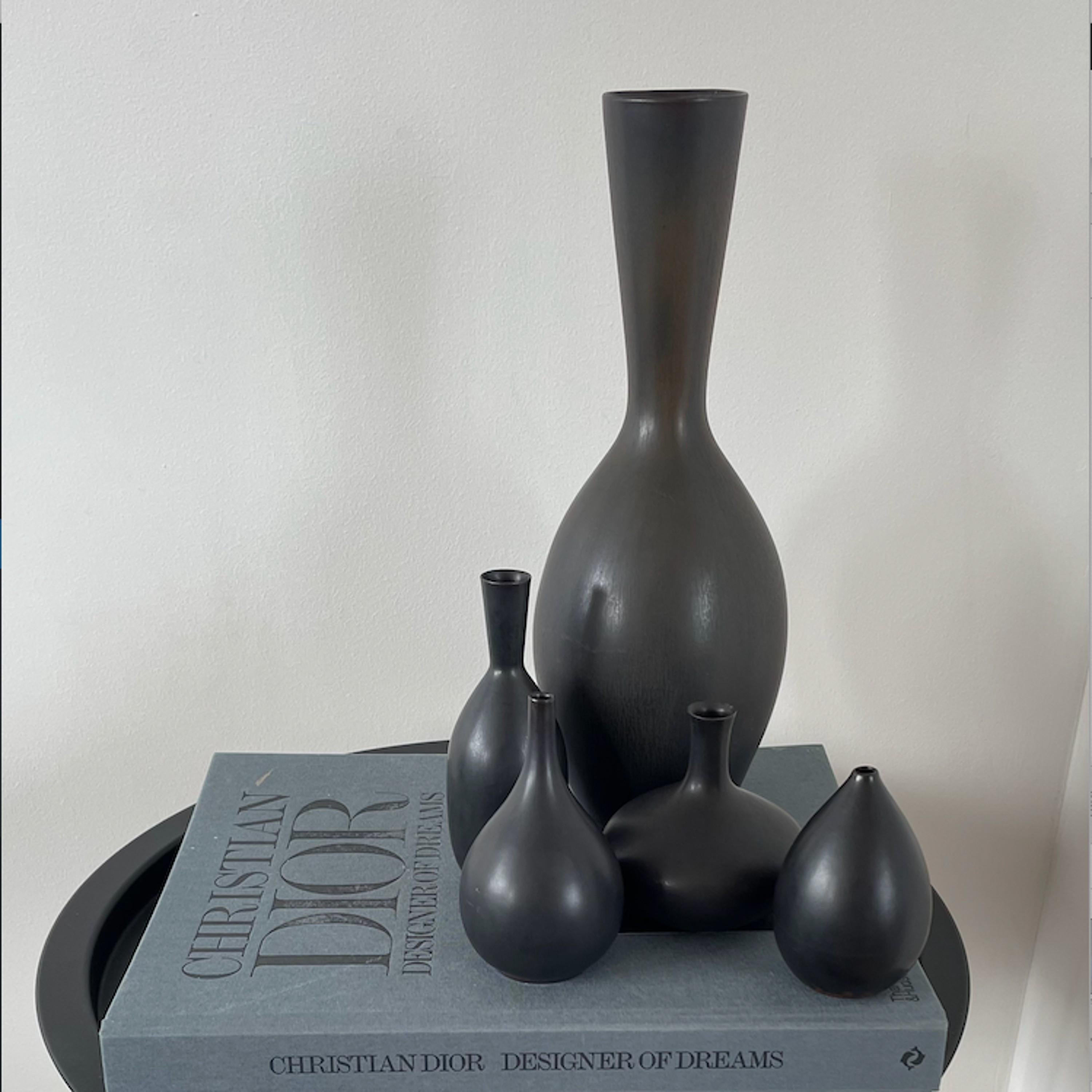 Scandinavian Modern Black Ceramic Vase - Carl-Harry Stålhane - Rörstrand - Mid 20th Century For Sale