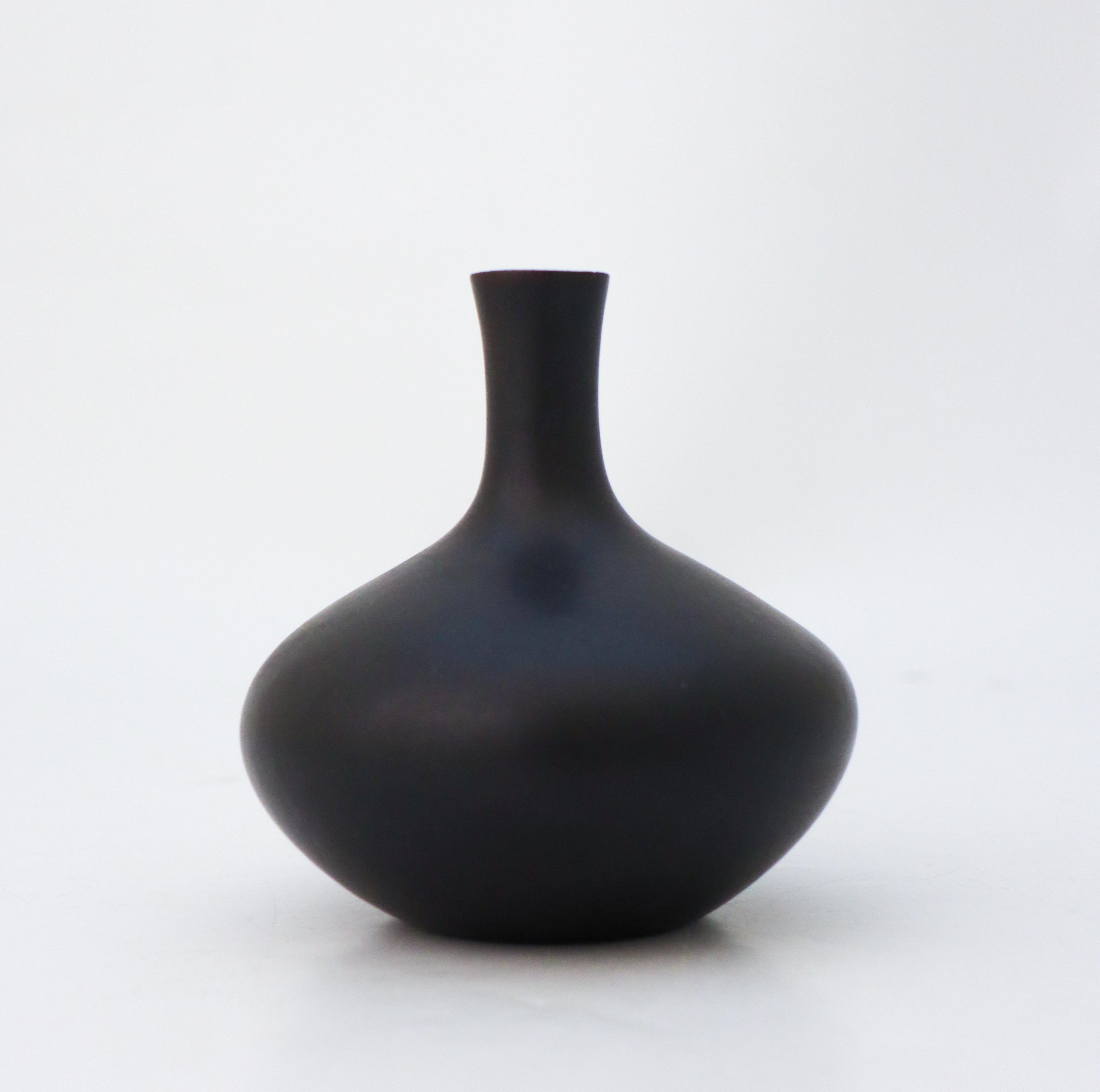 Glazed Black Ceramic Vase - Carl-Harry Stålhane - Rörstrand - Mid 20th Century For Sale
