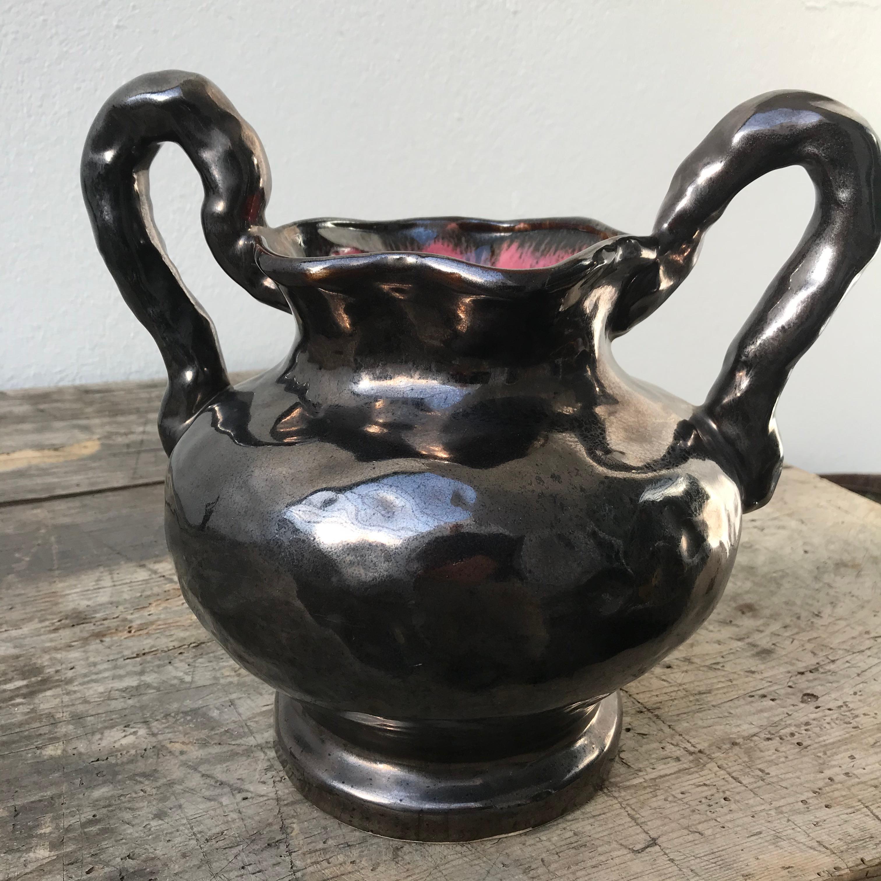 Vase en céramique noire, couleur intérieure rose, signé, Valoris en vente 5