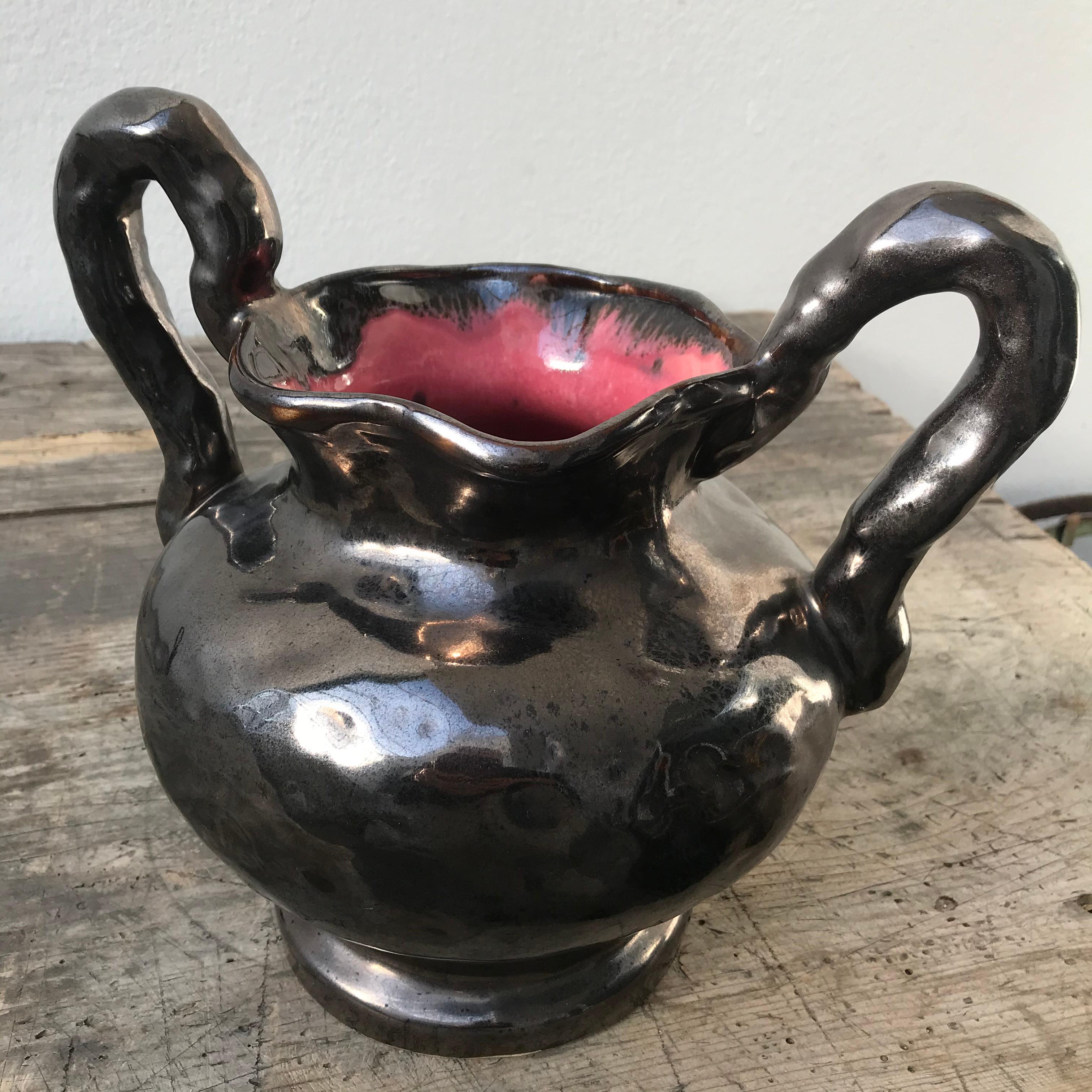 Vase en céramique noire, couleur intérieure rose, signé, Valoris en vente 6