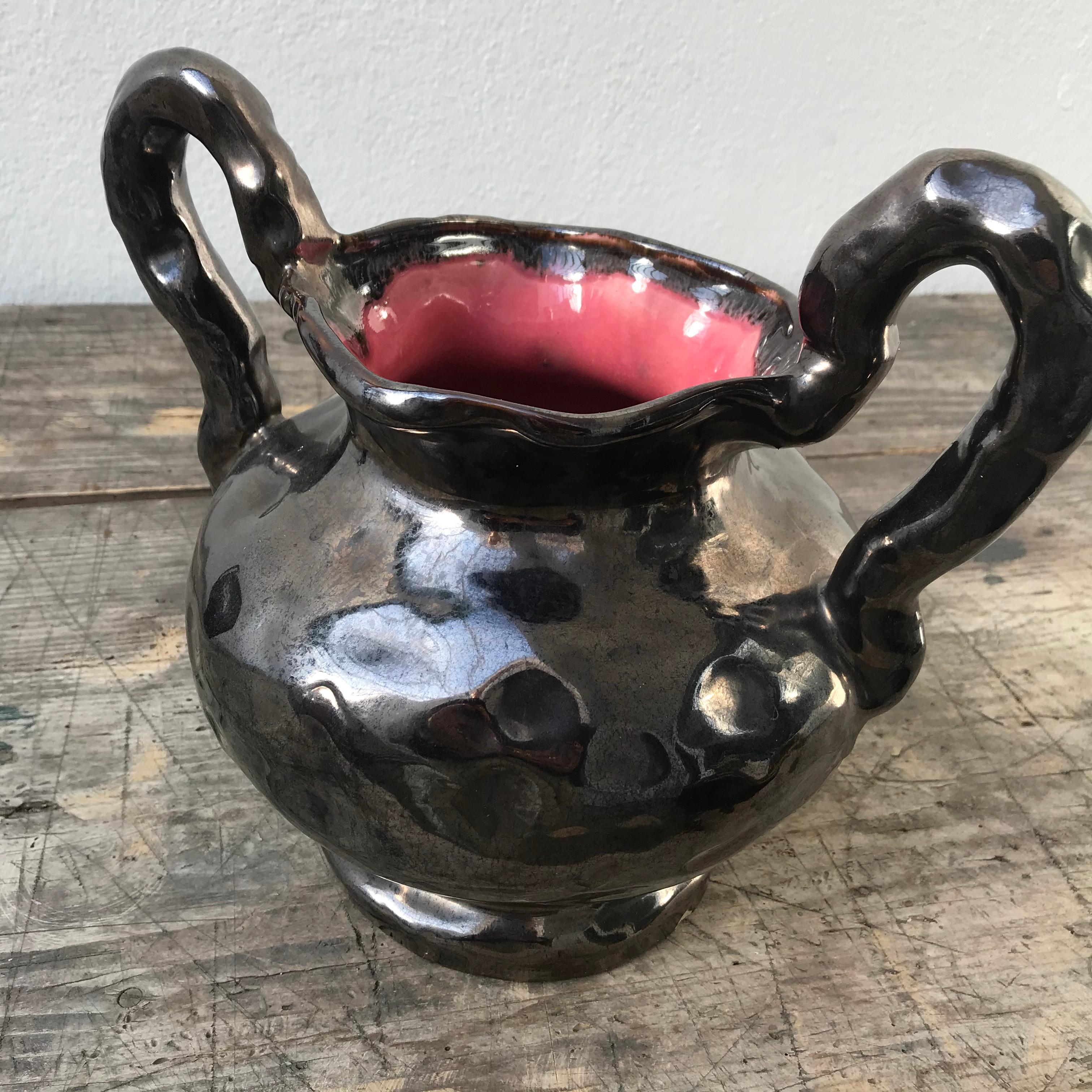 Vase en céramique noire, couleur intérieure rose, signé, Valoris en vente 1