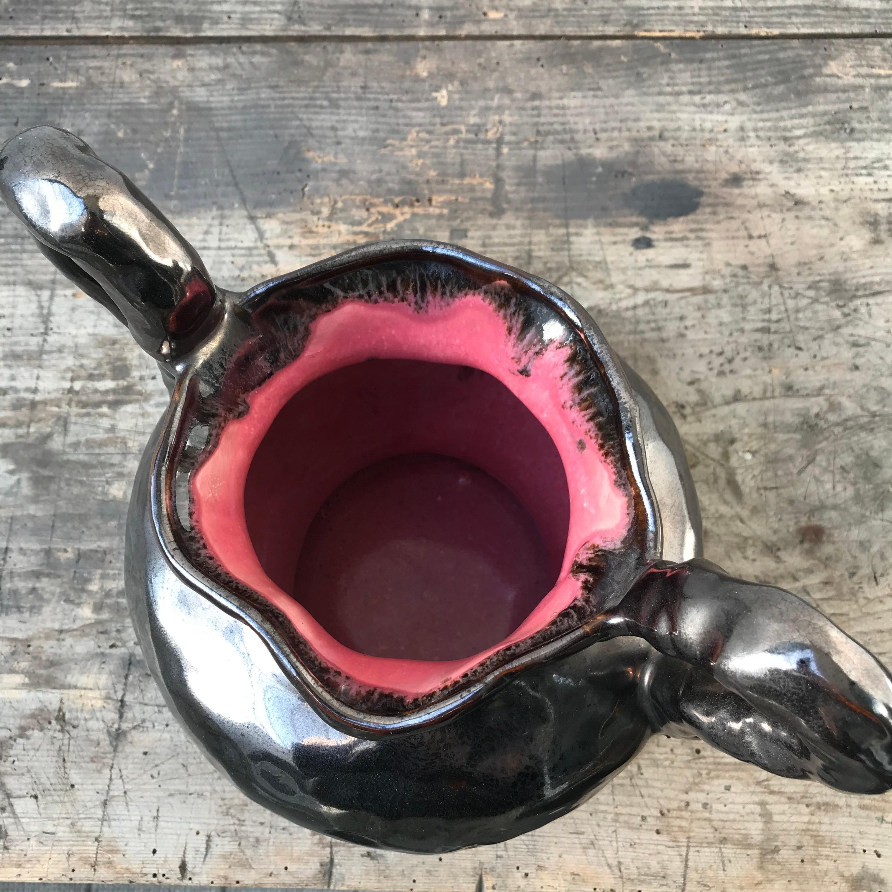 Vase en céramique noire, couleur intérieure rose, signé, Valoris en vente 2