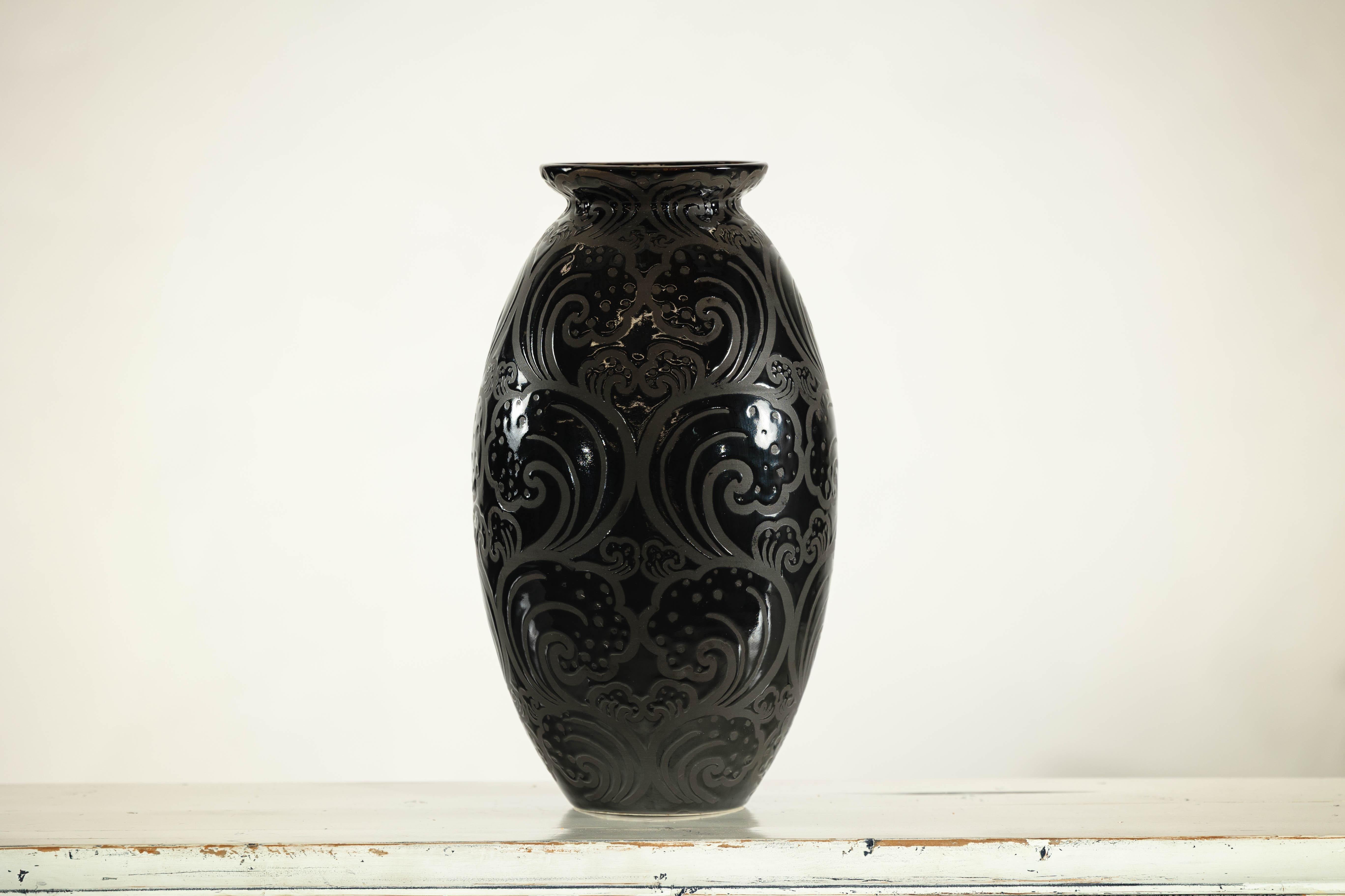 Black Ceramic Vase with Raised Wave Motif and Glossy Finish In Good Condition For Sale In Yonkers, NY