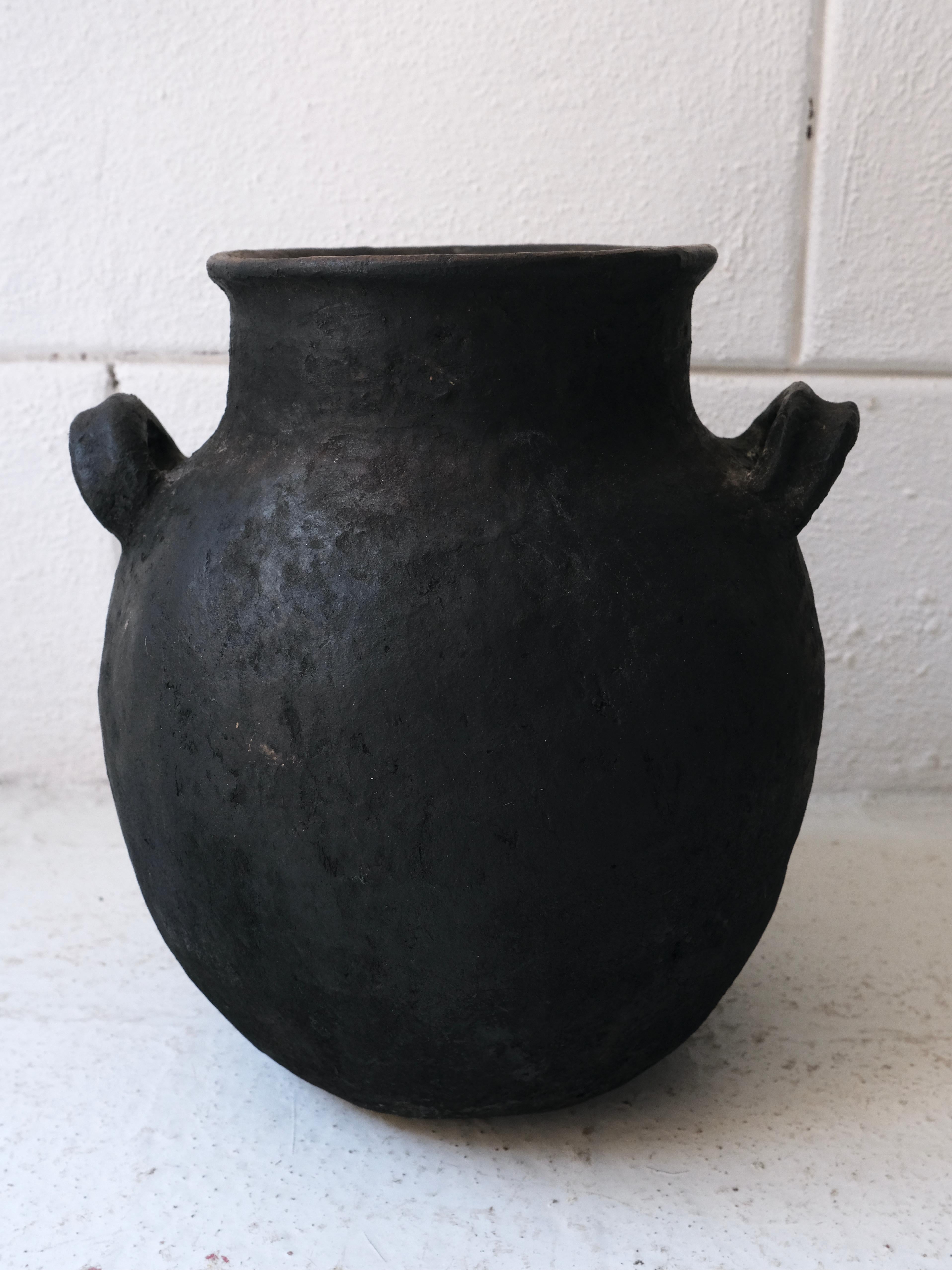 Black Ceramic Water Pot with Handles from Puebla, Mexico, Circa 1980's In Fair Condition In San Miguel de Allende, Guanajuato