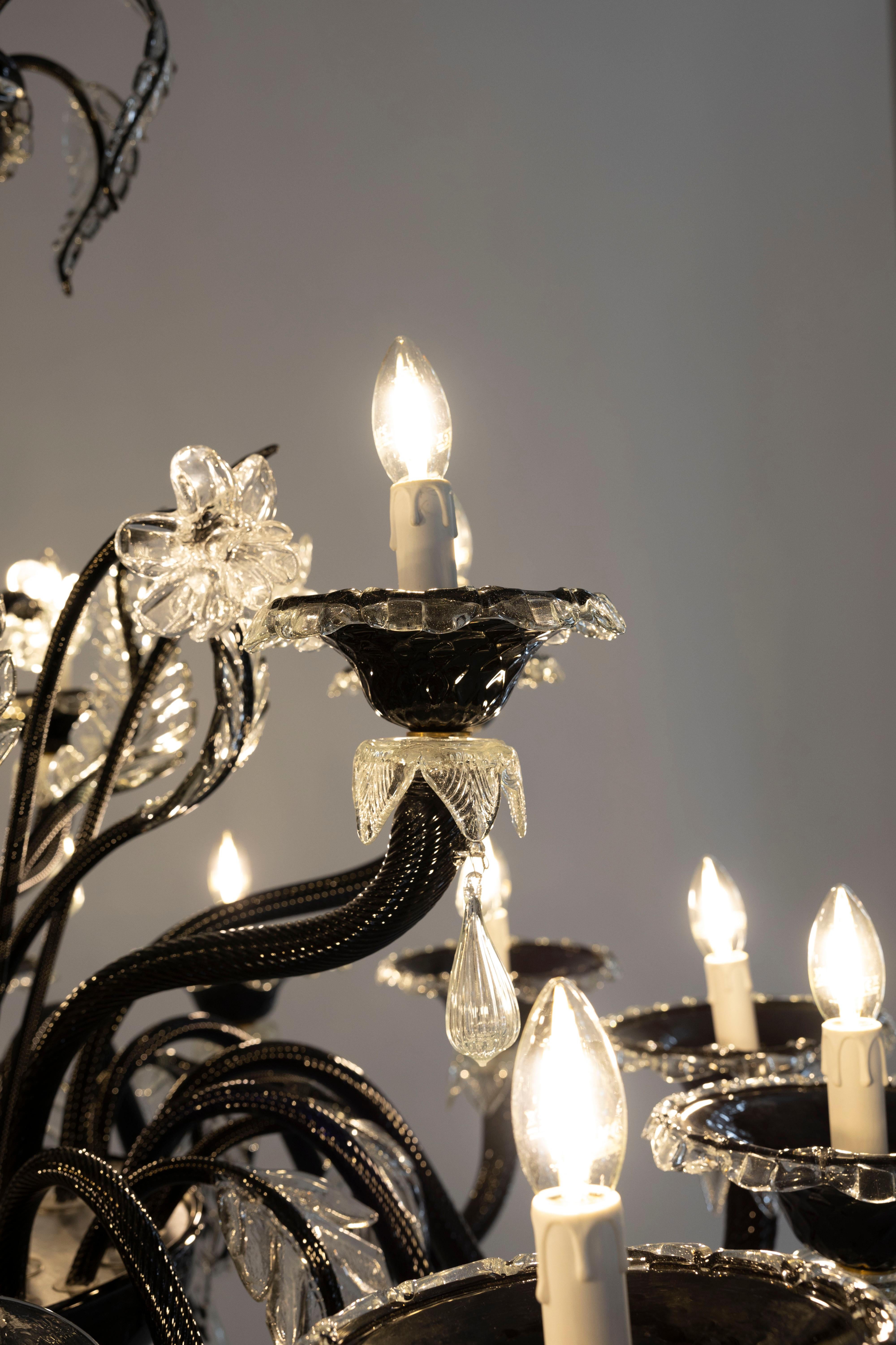 Italian Black Chandelier in Blown Murano Glass with clear color finishes 1990s For Sale