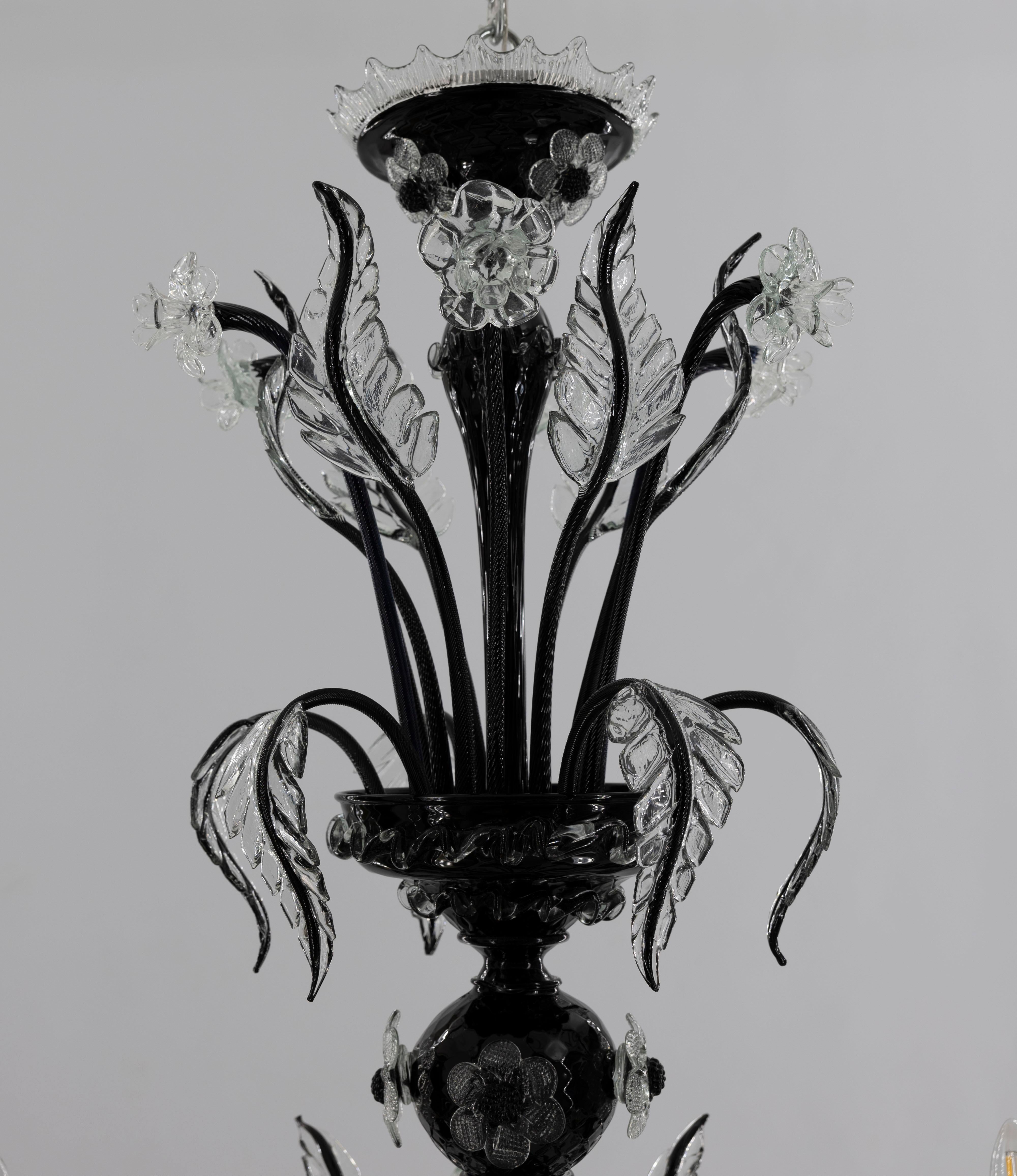 Black Chandelier in Blown Murano Glass with clear color finishes 1990s In Excellent Condition For Sale In Villaverla, IT