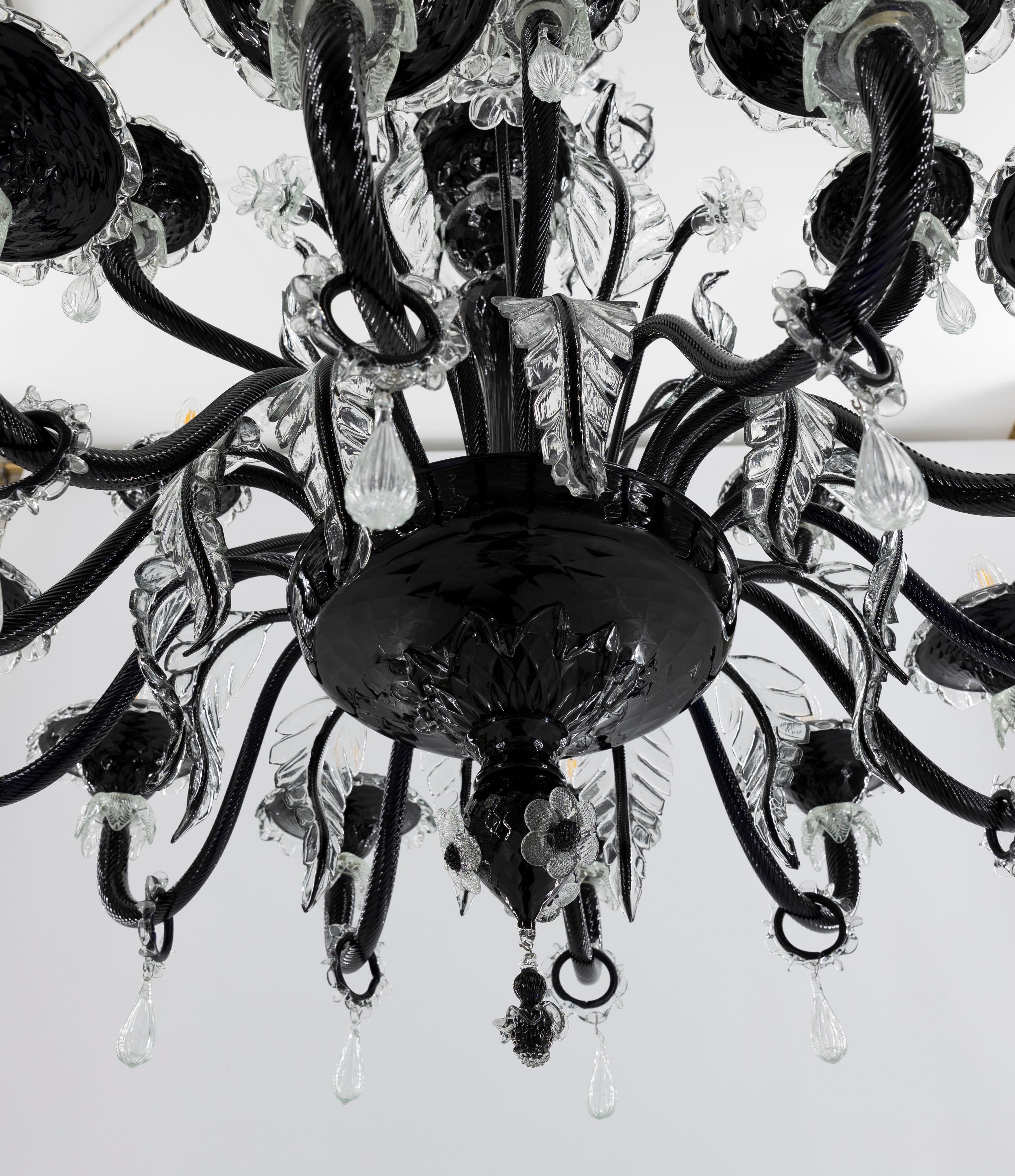 Black Chandelier in Blown Murano Glass with clear color finishes 1990s For Sale 6