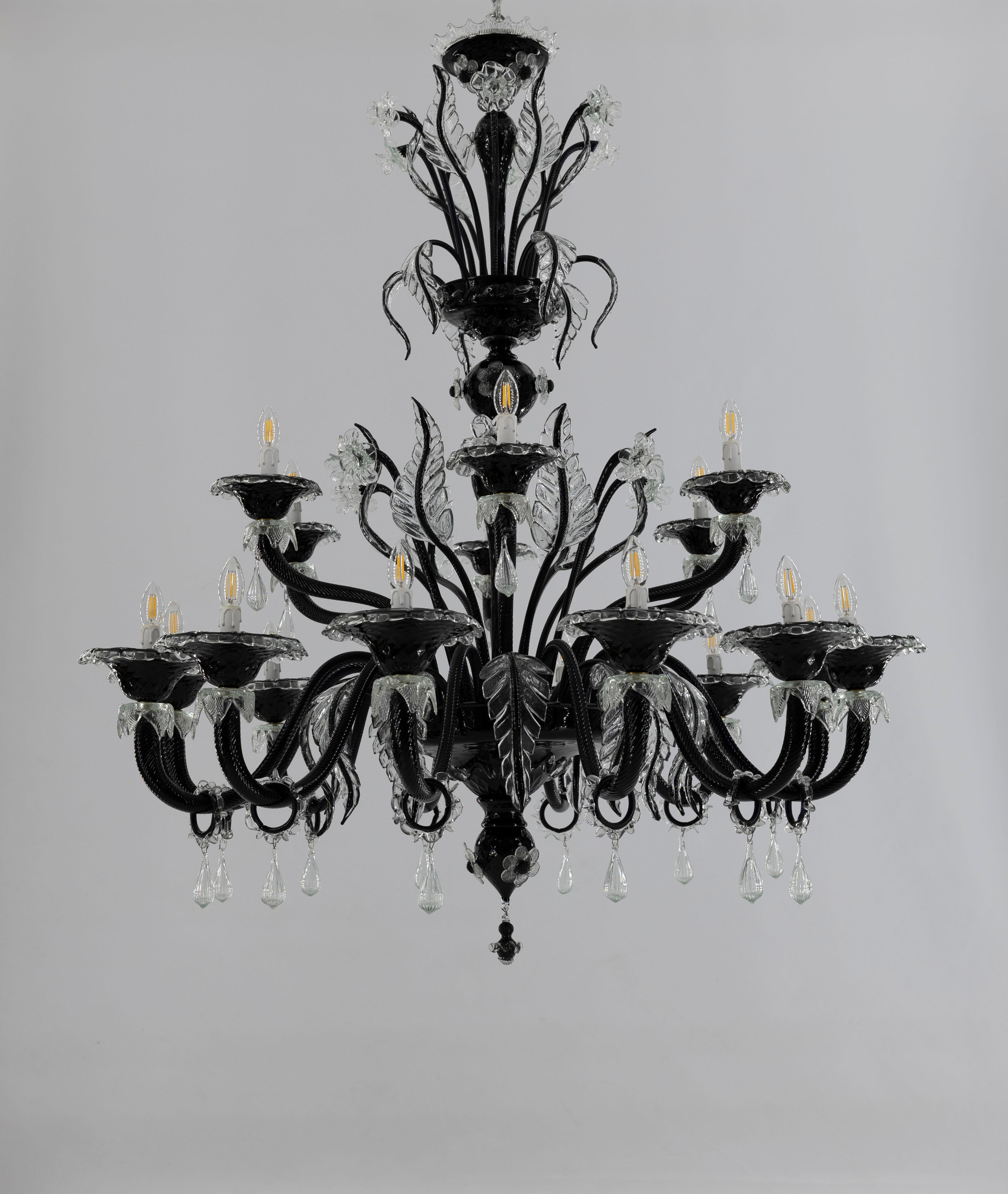 Black Chandelier in Blown Murano Glass with clear color finishes 1990s.
Fabulous Italian Venetian chandelier in blown Murano glass in beautiful black and transparent color, composed by 12 arms look wide, and other six arms look up, with high and low