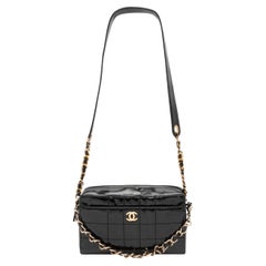 Schwarze Chanel 2002-2003 Lack Schokoladenbraune Bar Umhängetasche