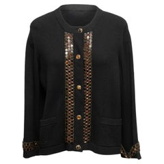 Schwarze Chanel 2011 Strickjacke aus Kaschmir mit Verzierungen Größe FR 50