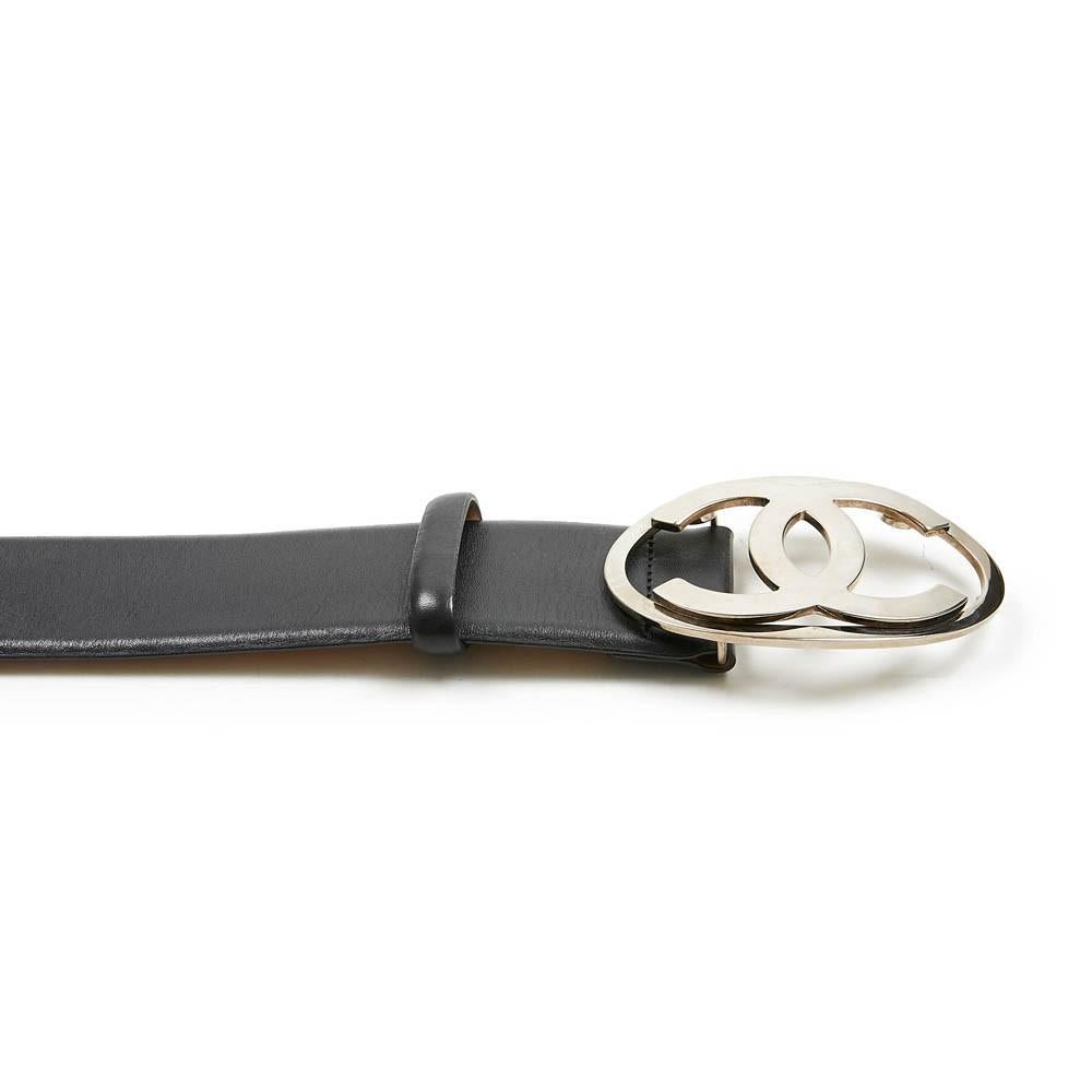 Schwarzer Chanel Gürtel Größe 75 aus schwarzem Kalbsleder Silber CC Schnalle (Beige)