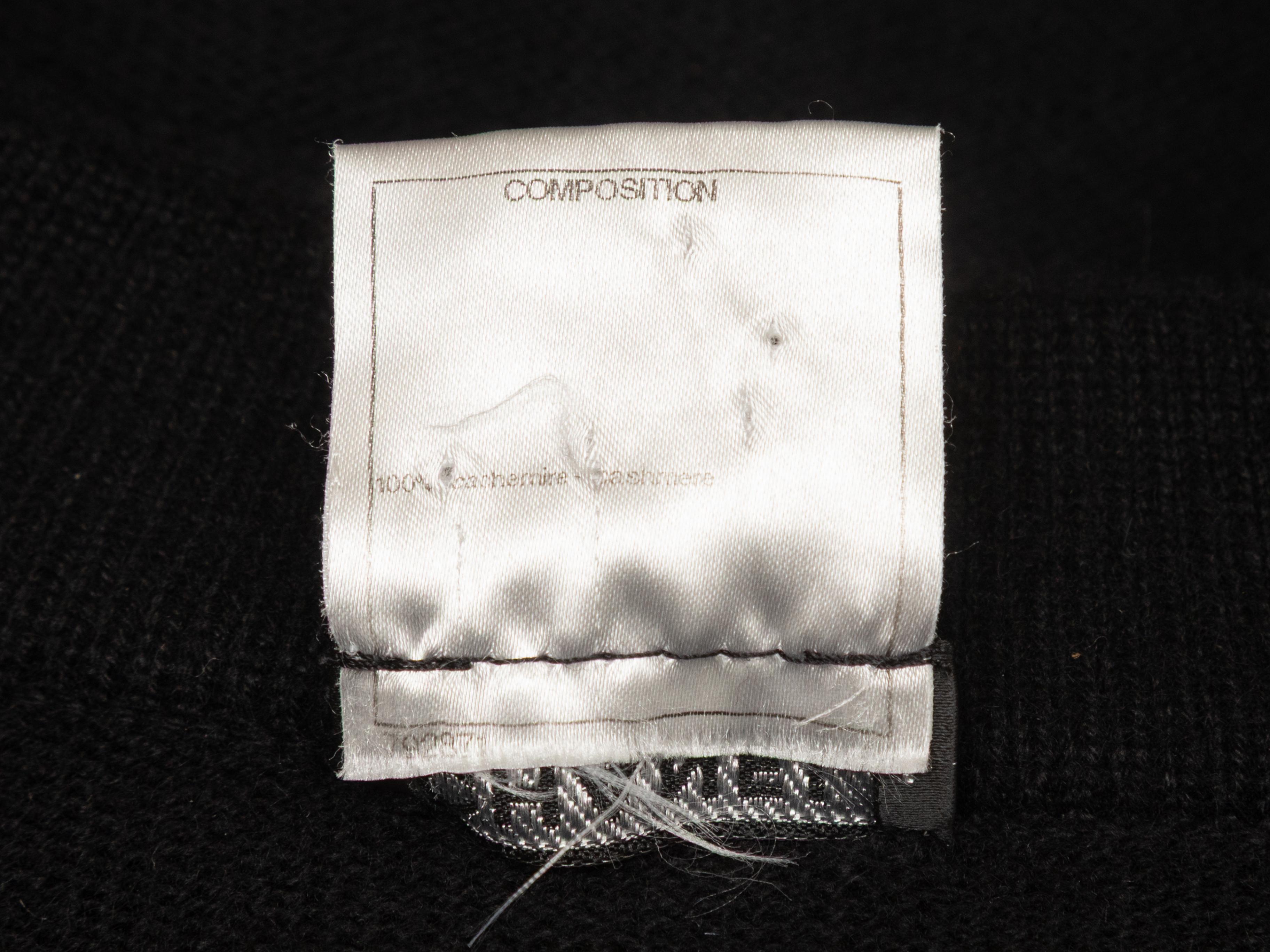 Schwarze Chanel Kaschmir Strickjacke mit Knopfleiste Größe FR 40 im Zustand „Gut“ im Angebot in New York, NY