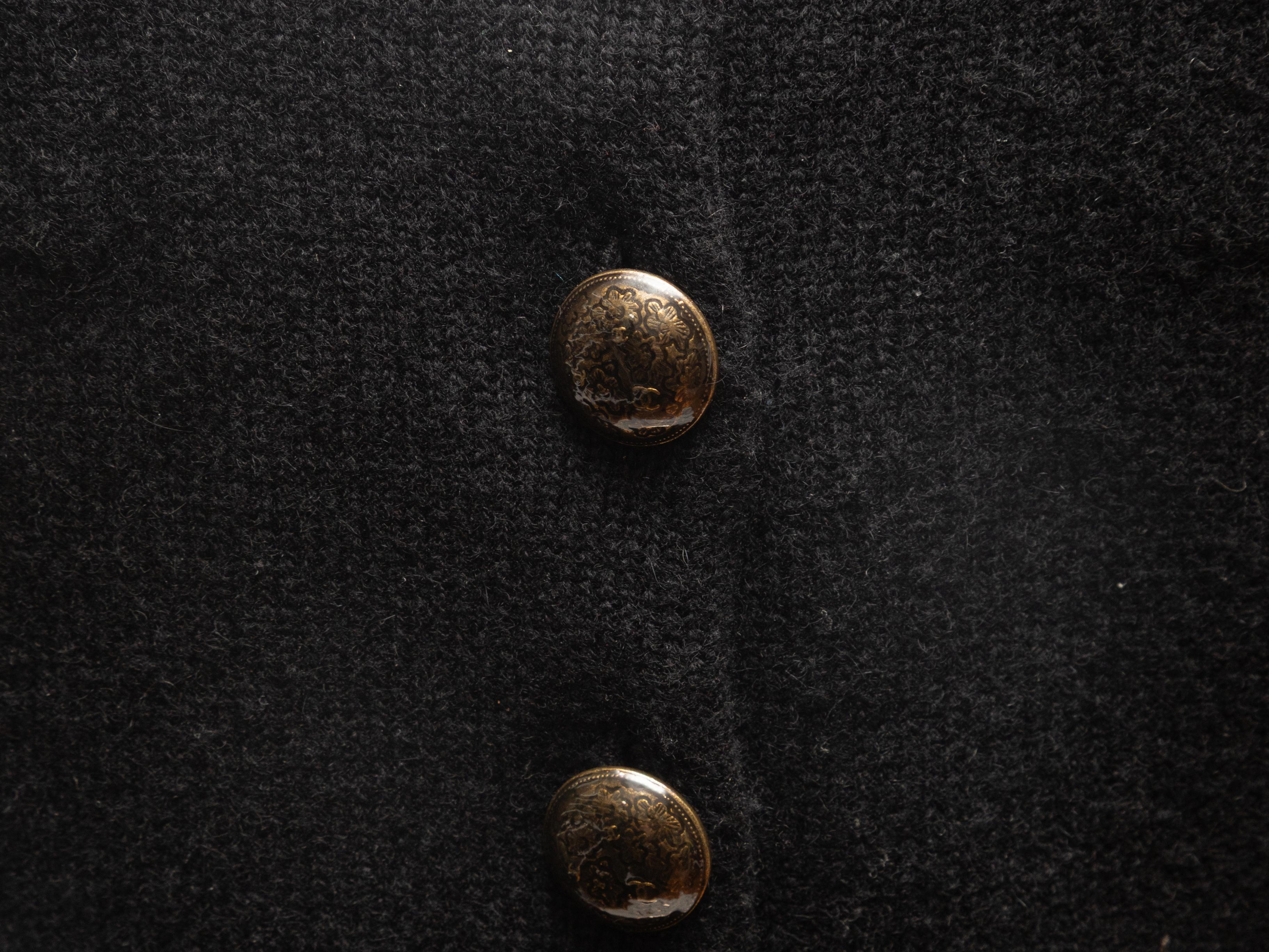 Schwarze Chanel Kaschmir Strickjacke mit Knopfleiste Größe FR 40 Damen im Angebot