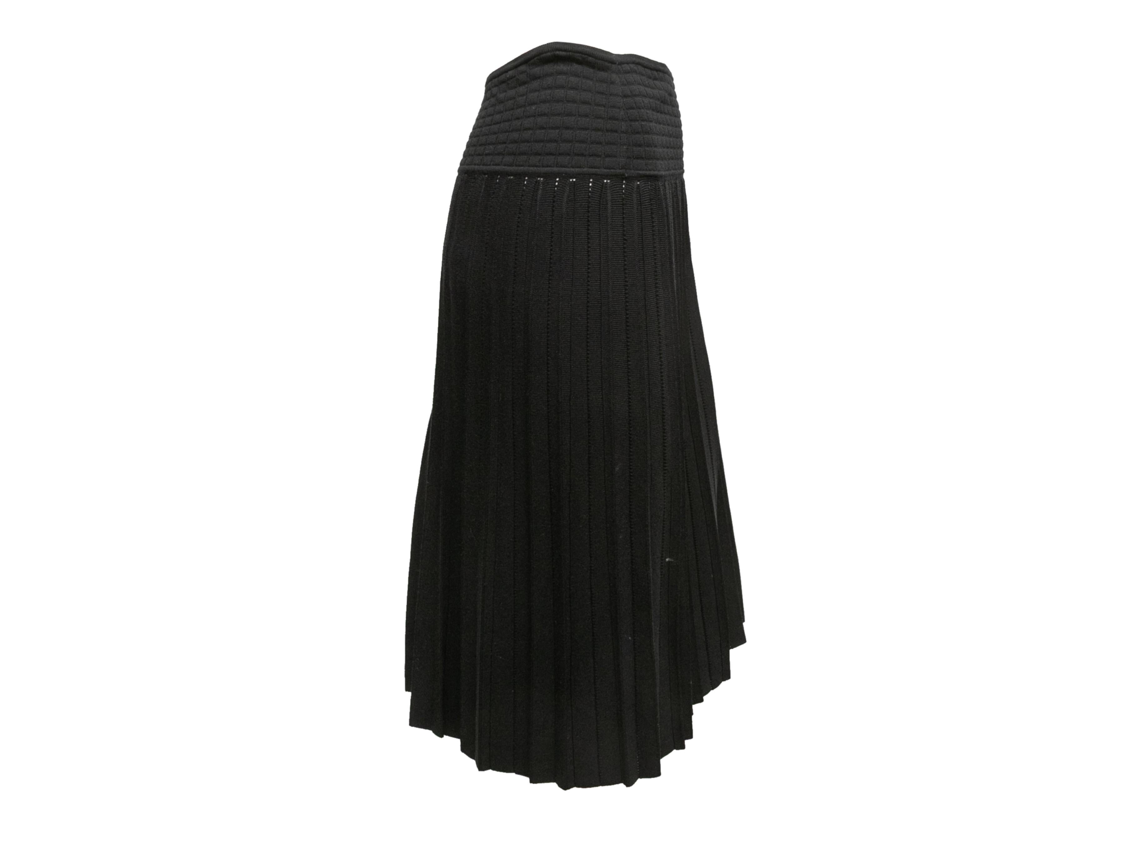 Nero Gonna nera a pieghe Chanel Autunno/Inverno 2005 Taglia FR 44 in vendita