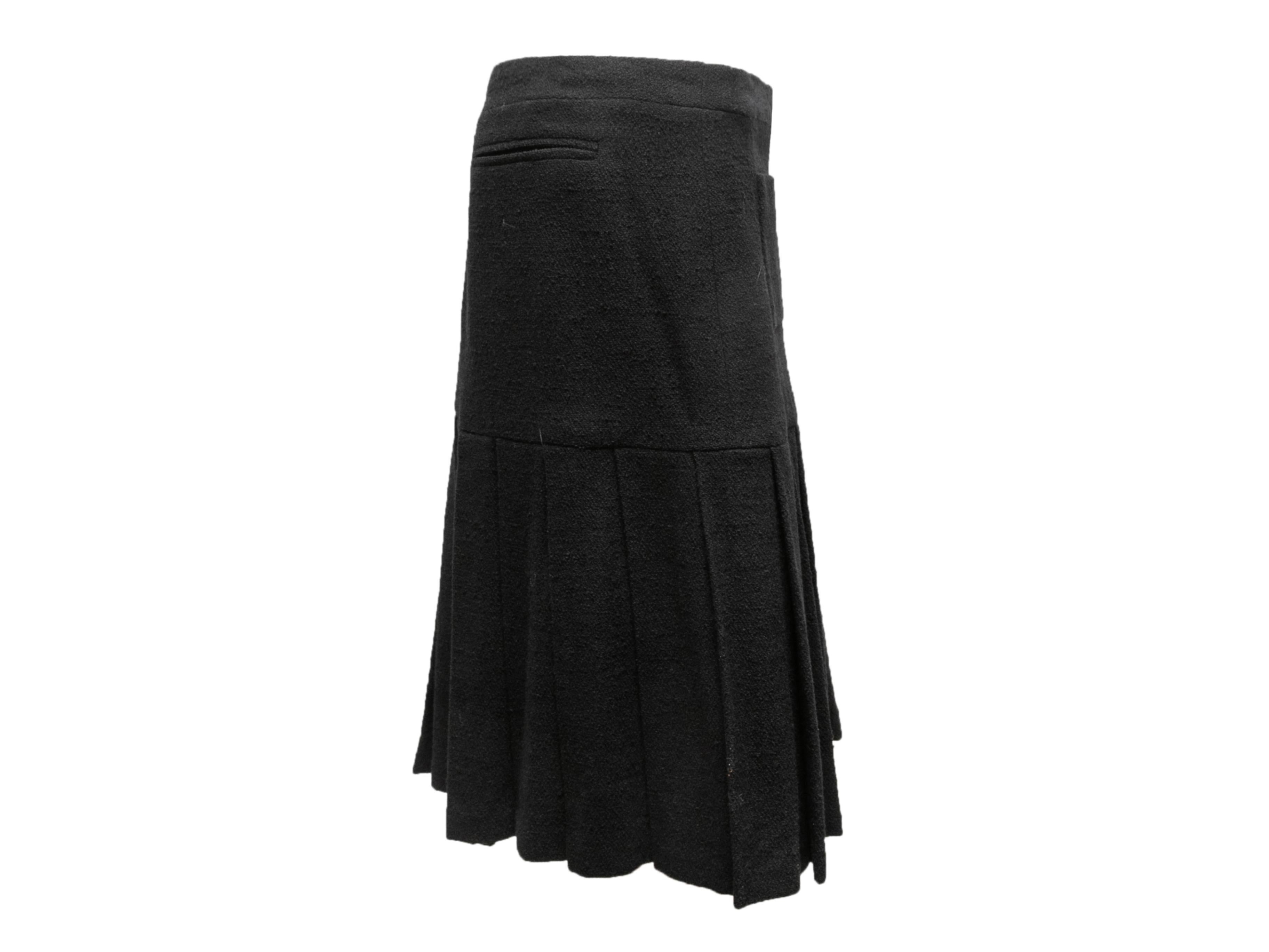 Black Chanel Fall/Winter 2005 Pleated Wool Skirt Size FR 48 For Sale 1