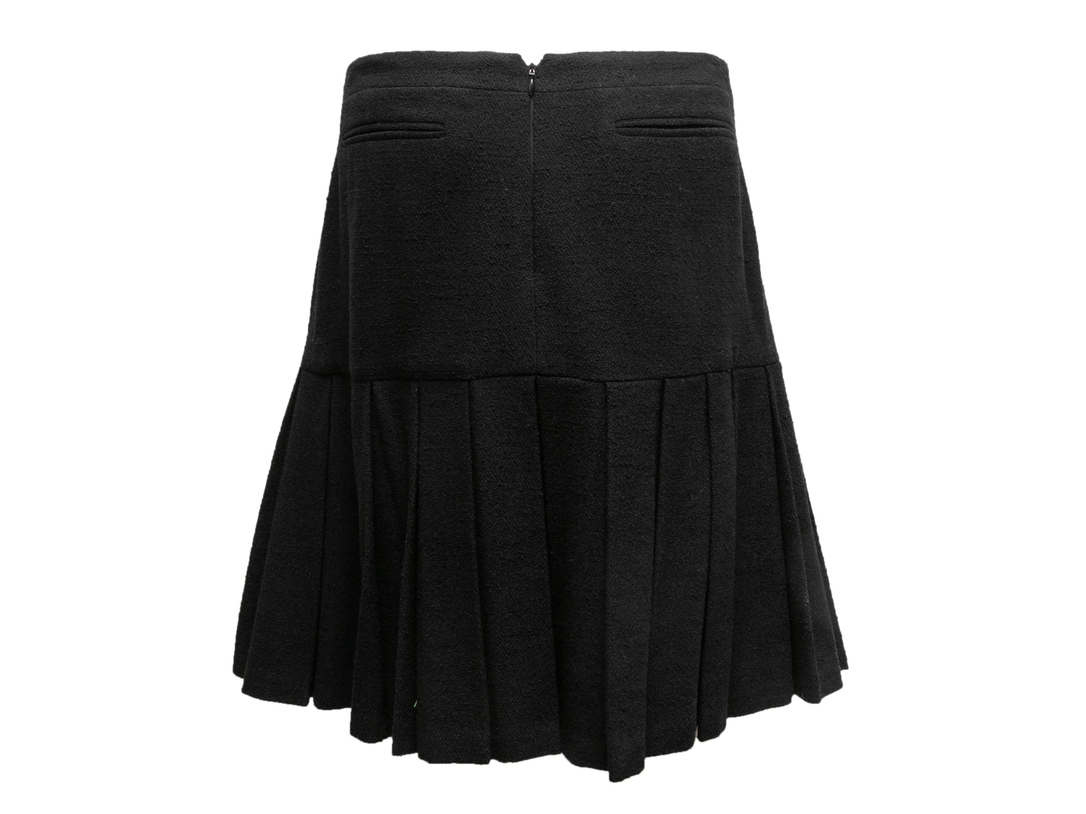 Black Chanel Fall/Winter 2005 Pleated Wool Skirt Size FR 48 For Sale 2