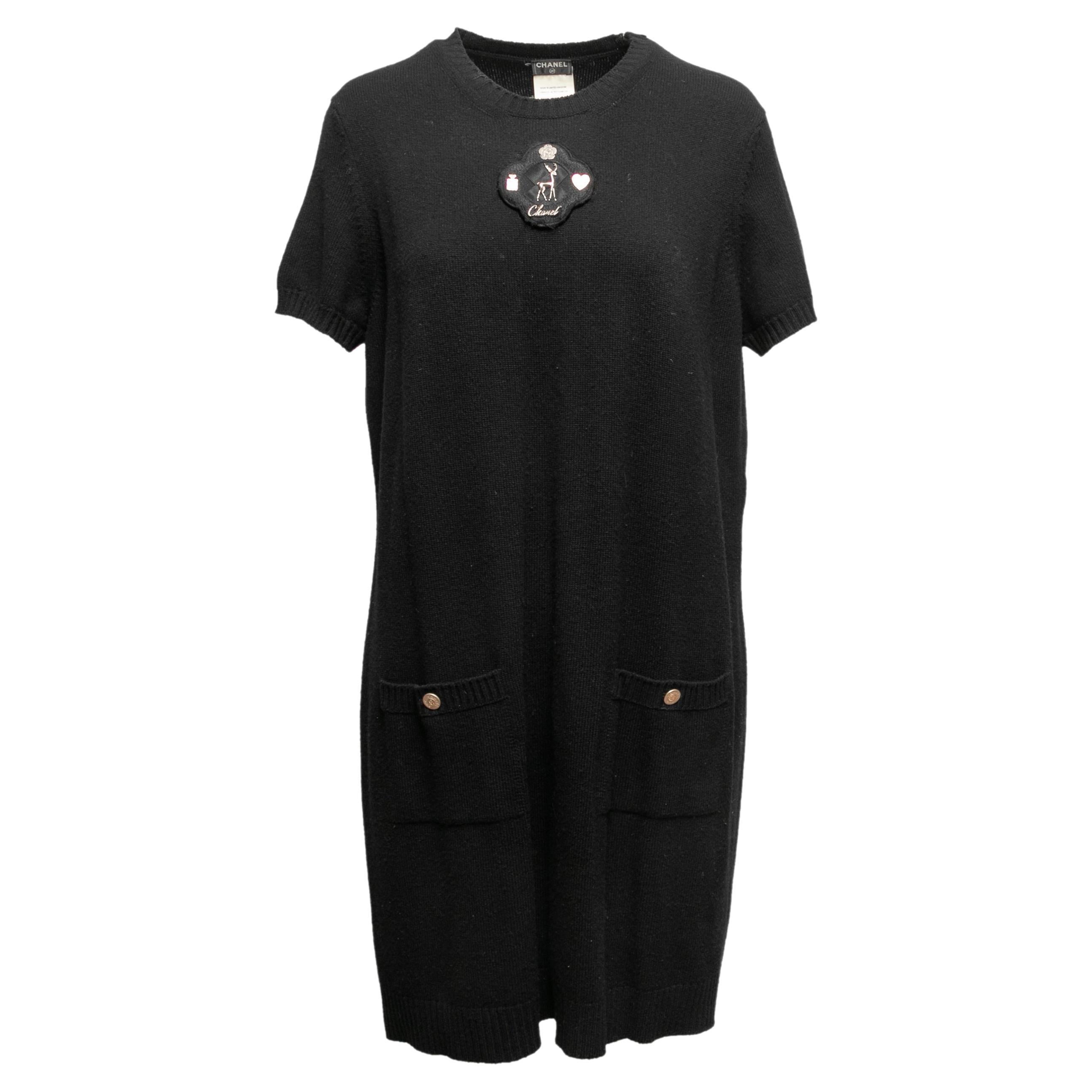 Black Chanel Fall/Winter 2009 Short Sleeve Cashmere Dress Size FR 50 For Sale