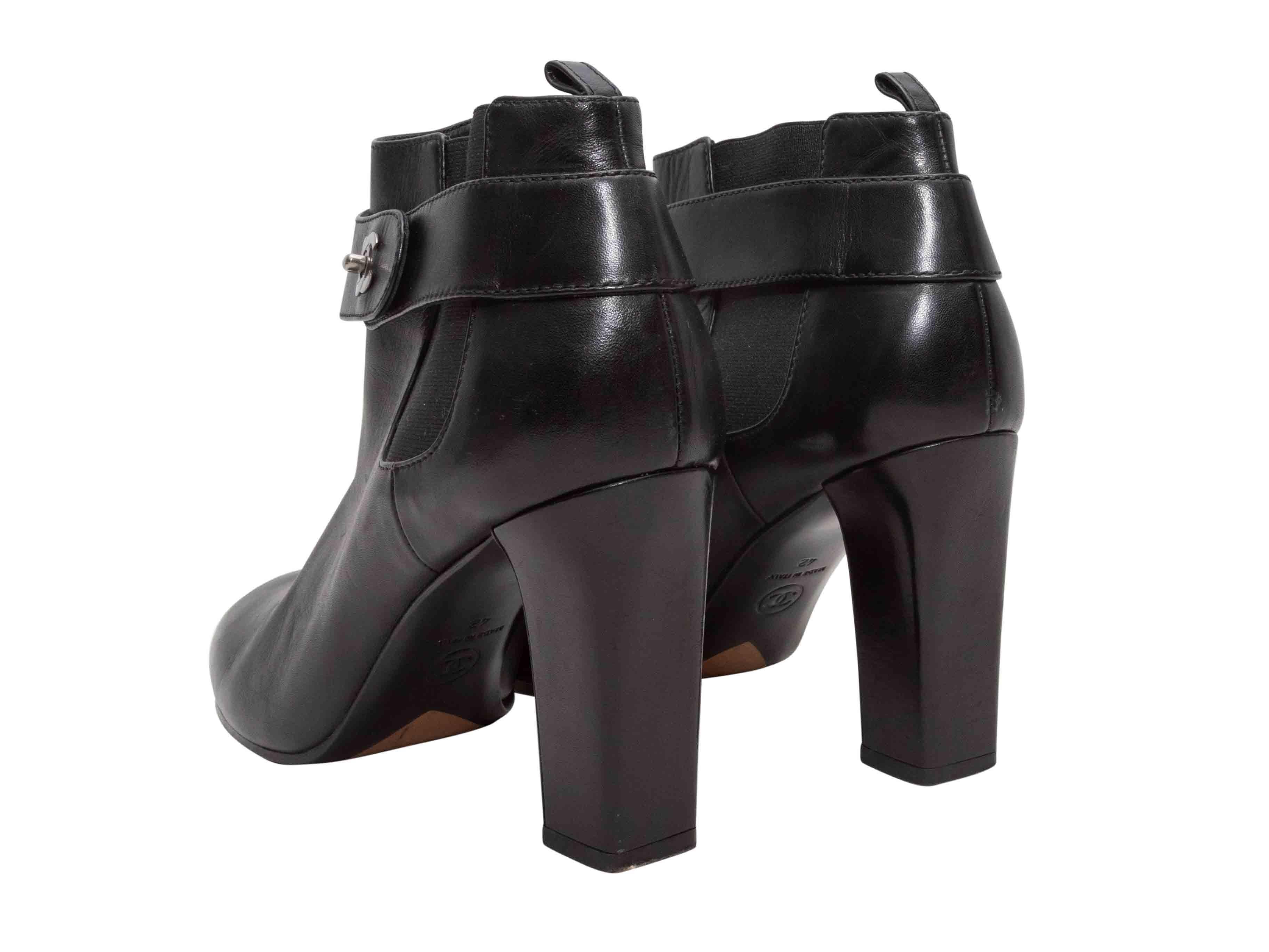 Bottines en cuir à talons noires de Chanel Taille 42 Bon état - En vente à New York, NY