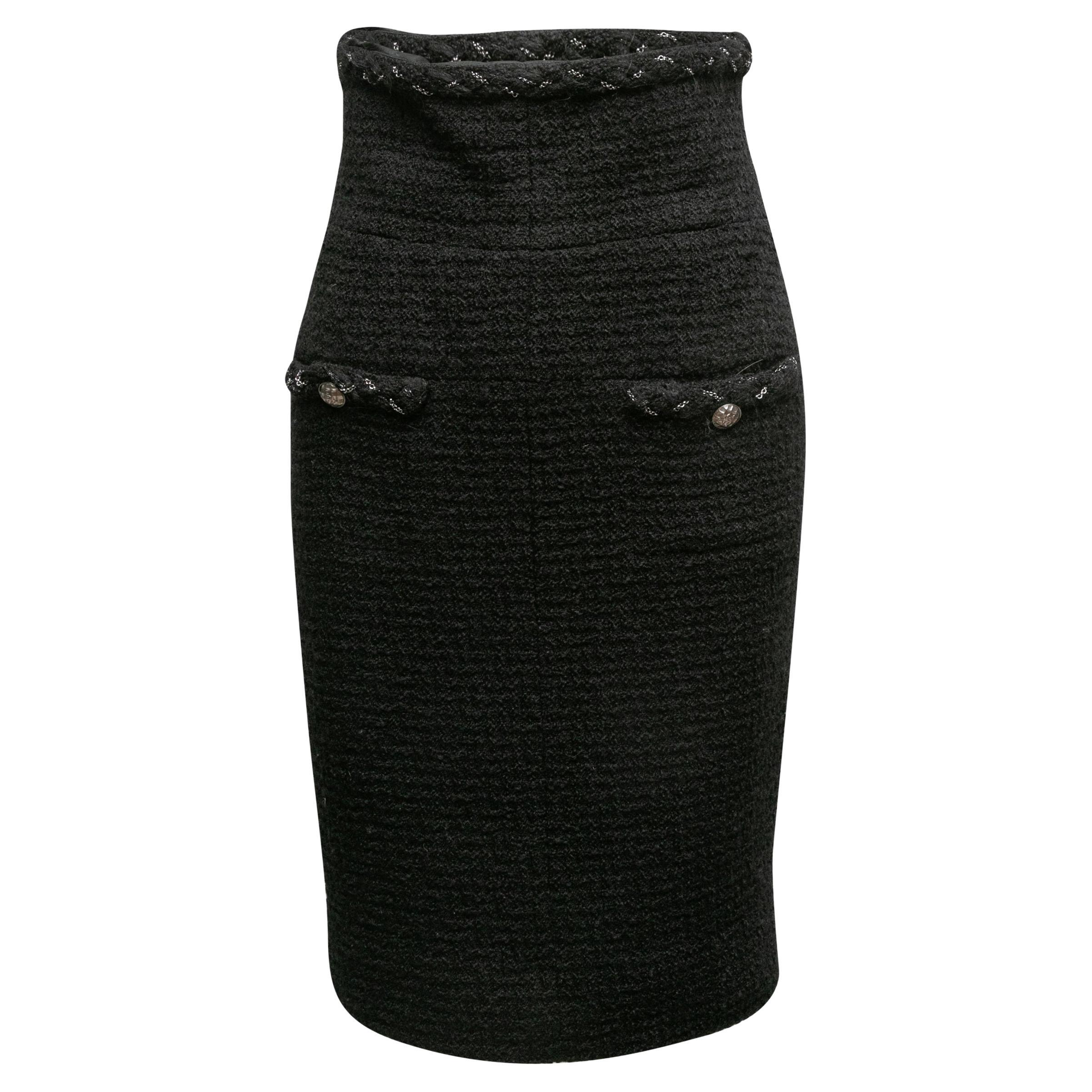 Falda lápiz negra Chanel de talle alto de lana y tweed Talla FR 40 en venta