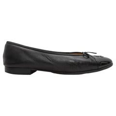 Schwarze Chanel Ballettschuhe aus Leder mit Zehenkappe Größe 38,5C
