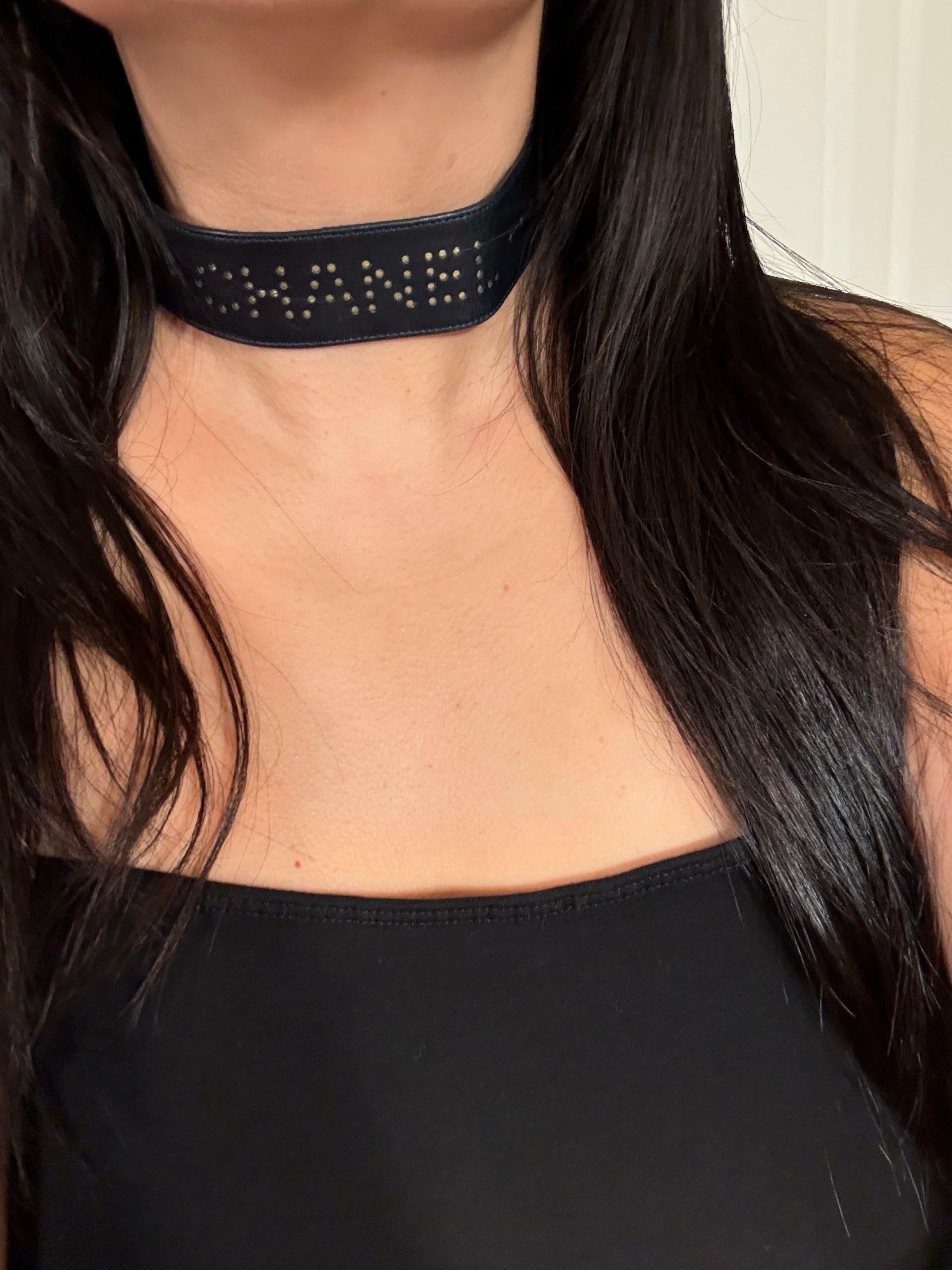 Collana Chanel in pelle nera 