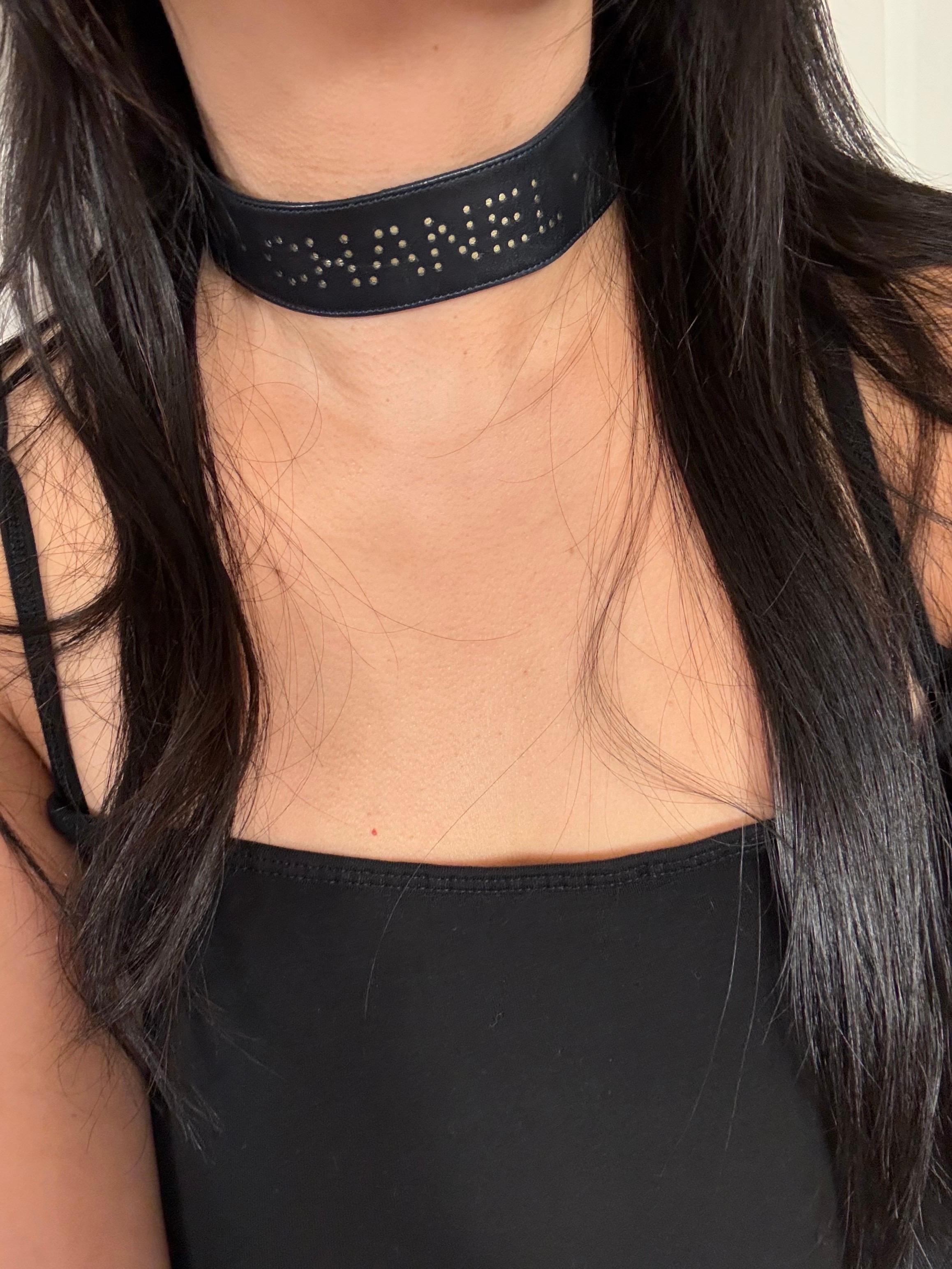 Collana Chanel in pelle nera 