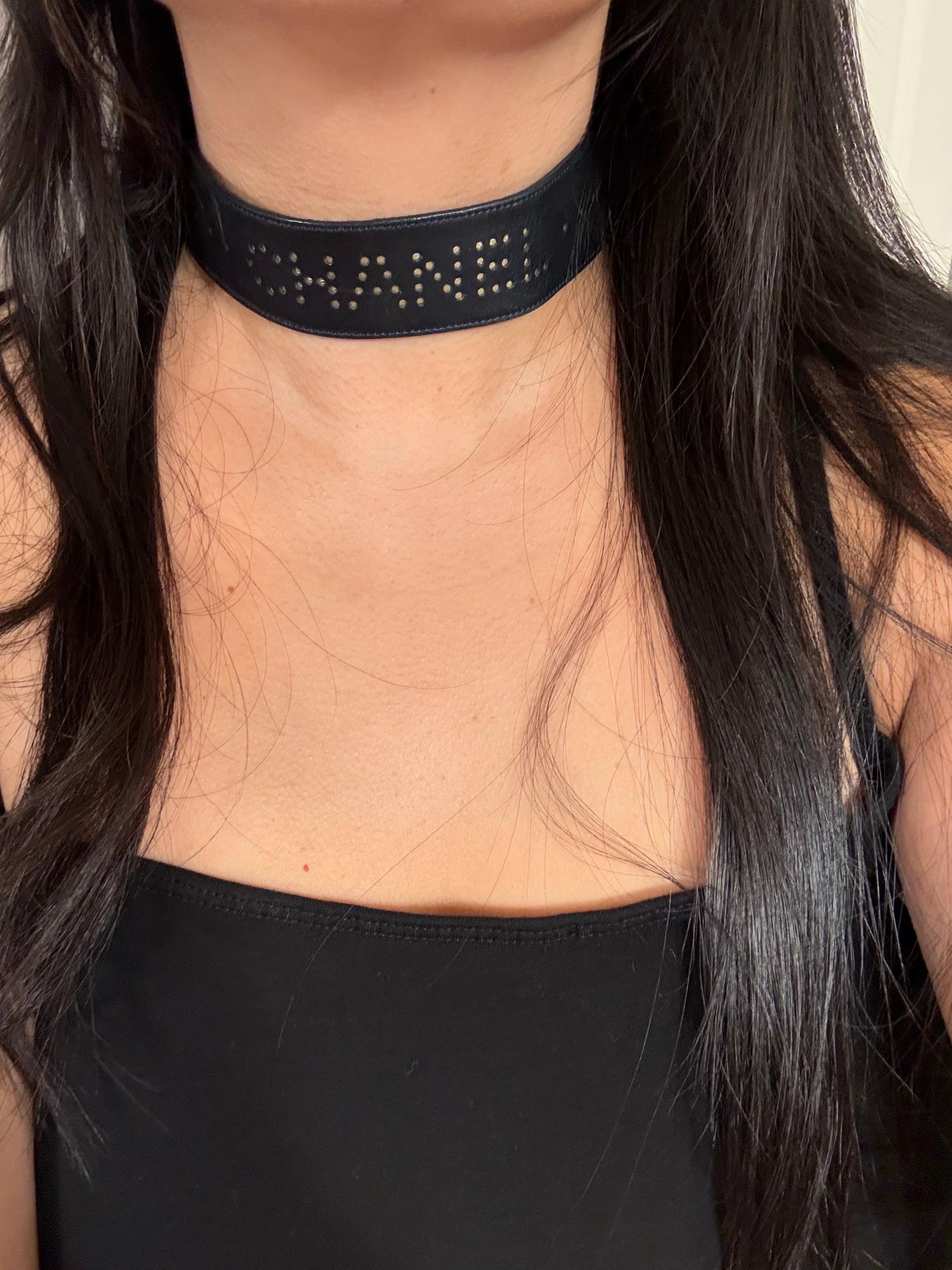 Collana Chanel in pelle nera 