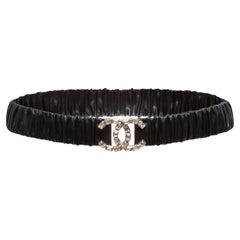 Schwarzer Chanel Leder elastisch Kristall CC Gürtel Größe O/S