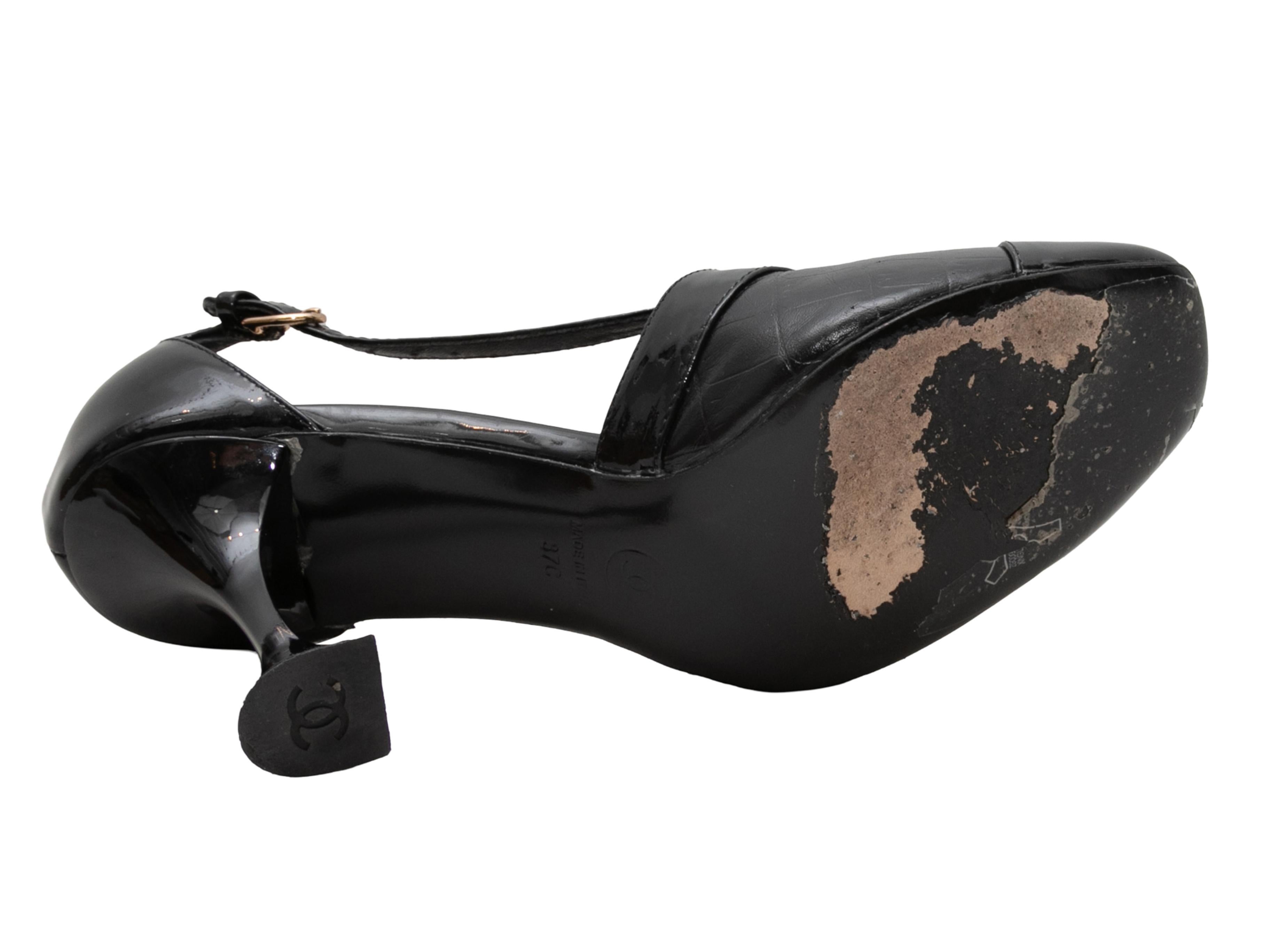 Black Chanel Patent & Embossed Leather Cutout Pumps Size 37 For Sale 1