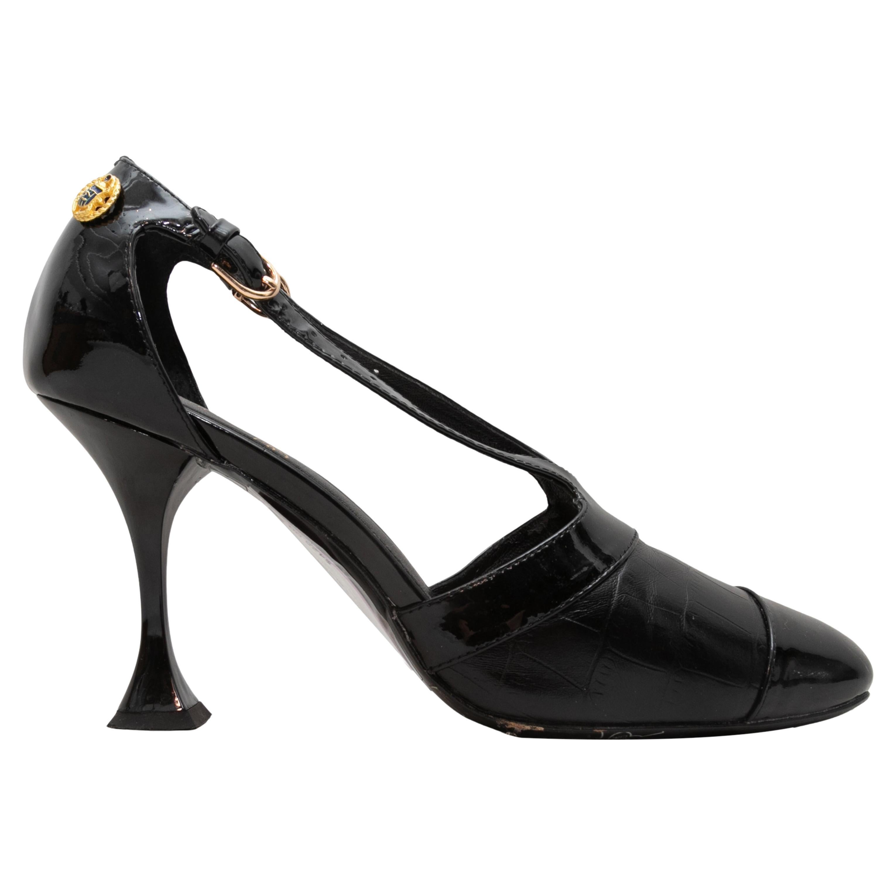 Black Chanel Patent & Embossed Leather Cutout Pumps Size 37 For Sale