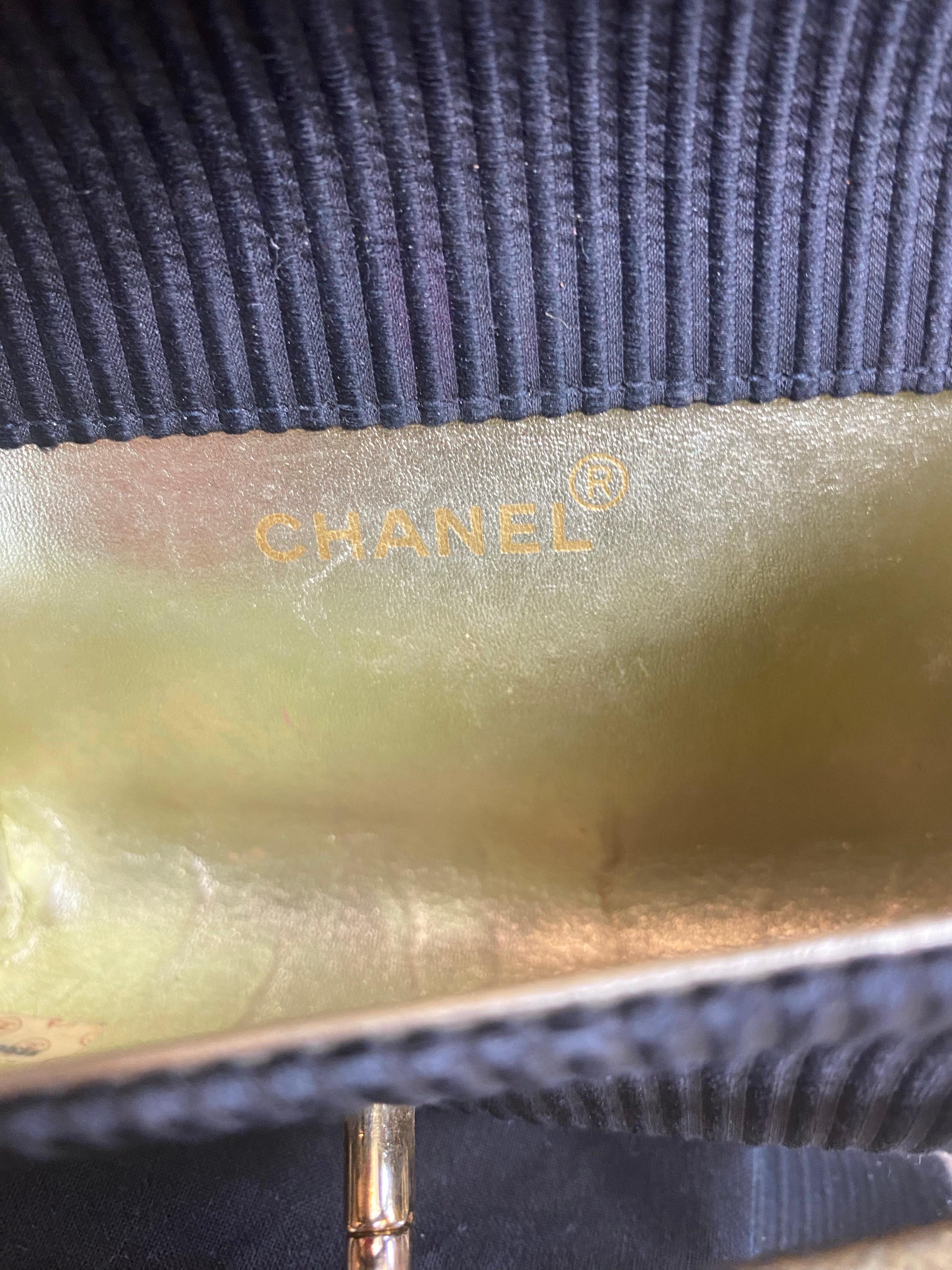 Femenino o masculino Pochette Chanel Negra en venta