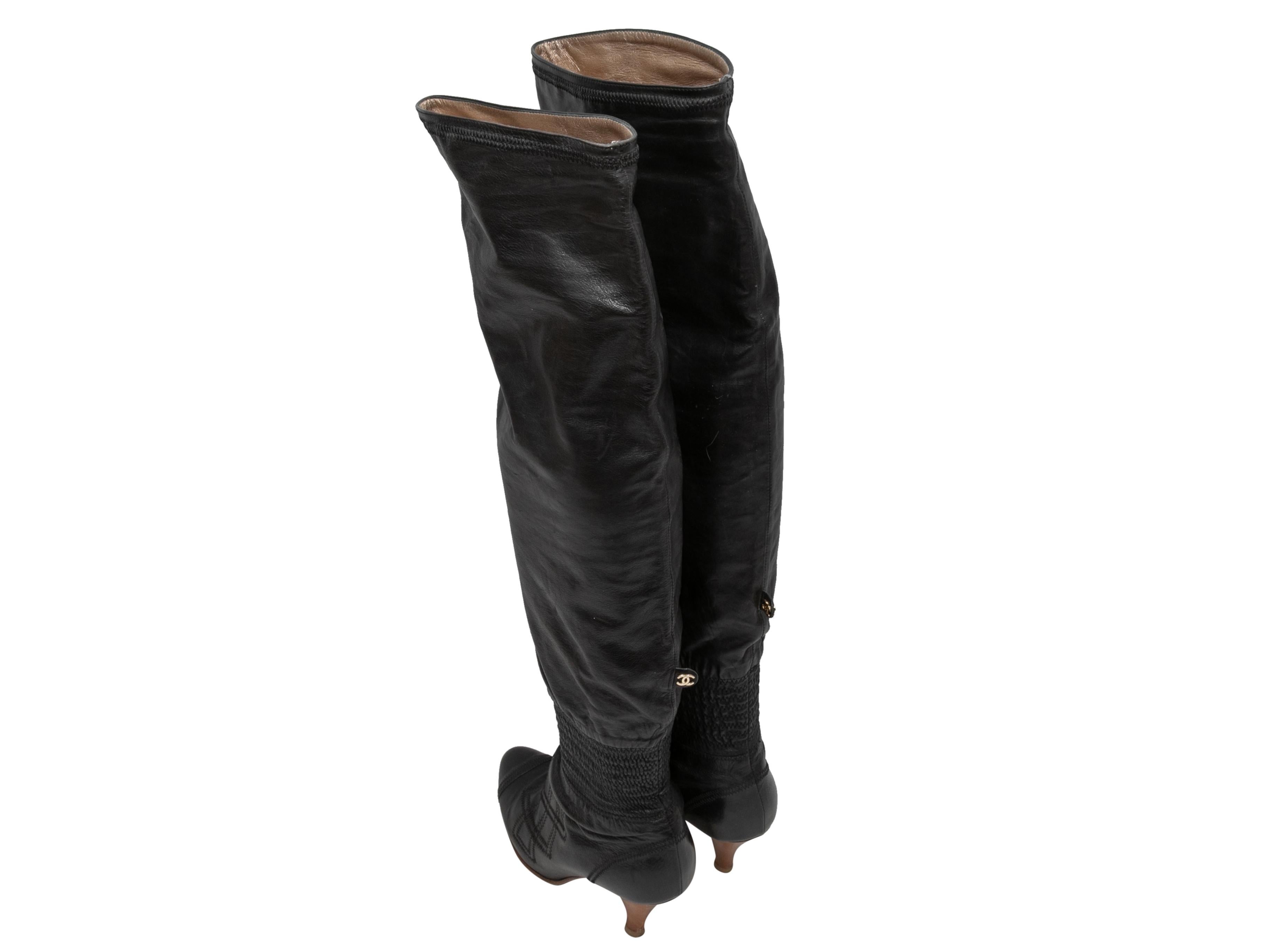 Women's Black Chanel Pointed-Toe Knee-High Boots Size 37 For Sale