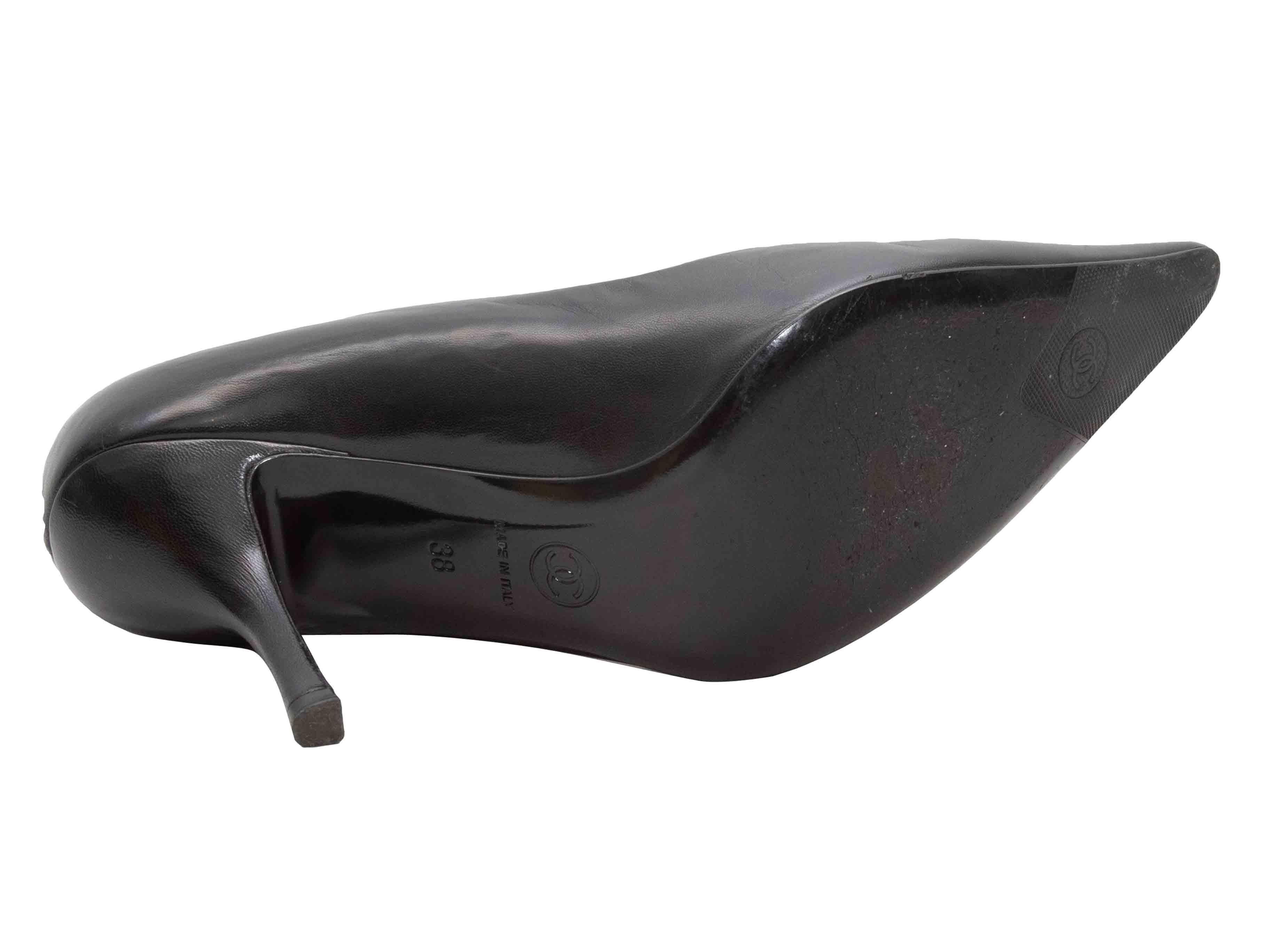 Donna Décolleté a punta in pelle nera Chanel misura 38 in vendita