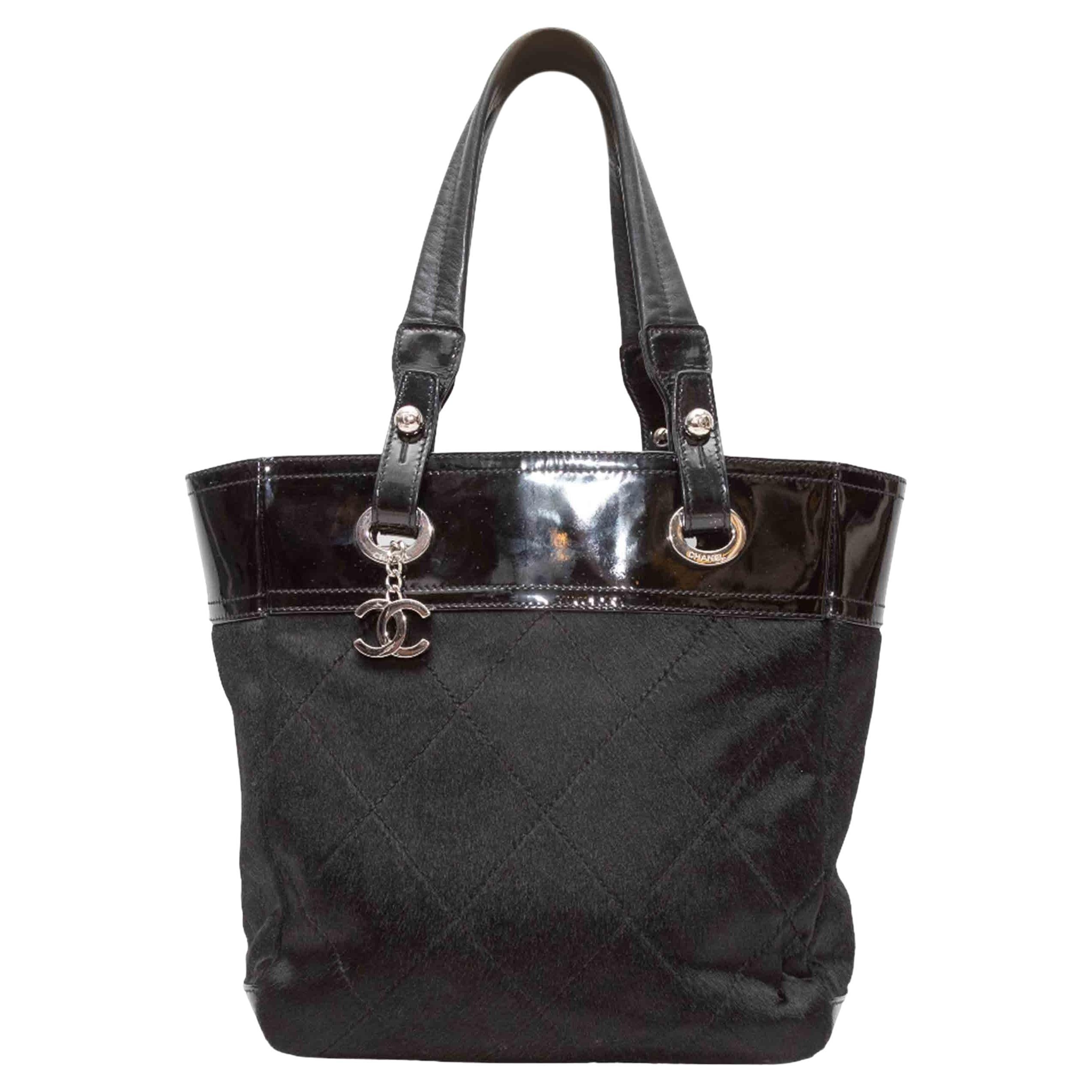 Shopper Chanel nera in cavallino e vernice in vendita
