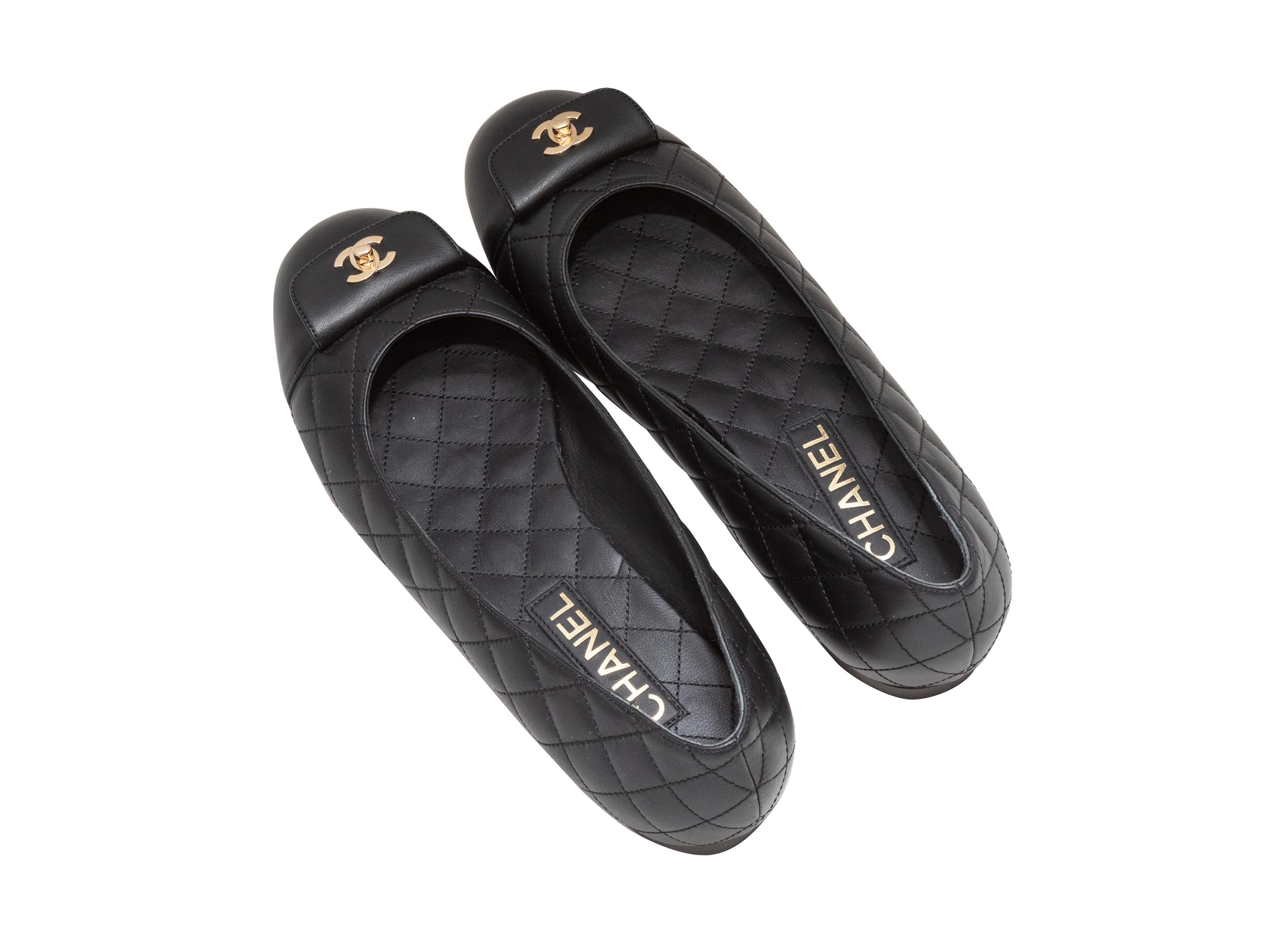 Black Chanel Quilted CC Ballet Flats Size 40.5 In Good Condition For Sale In New York, NY