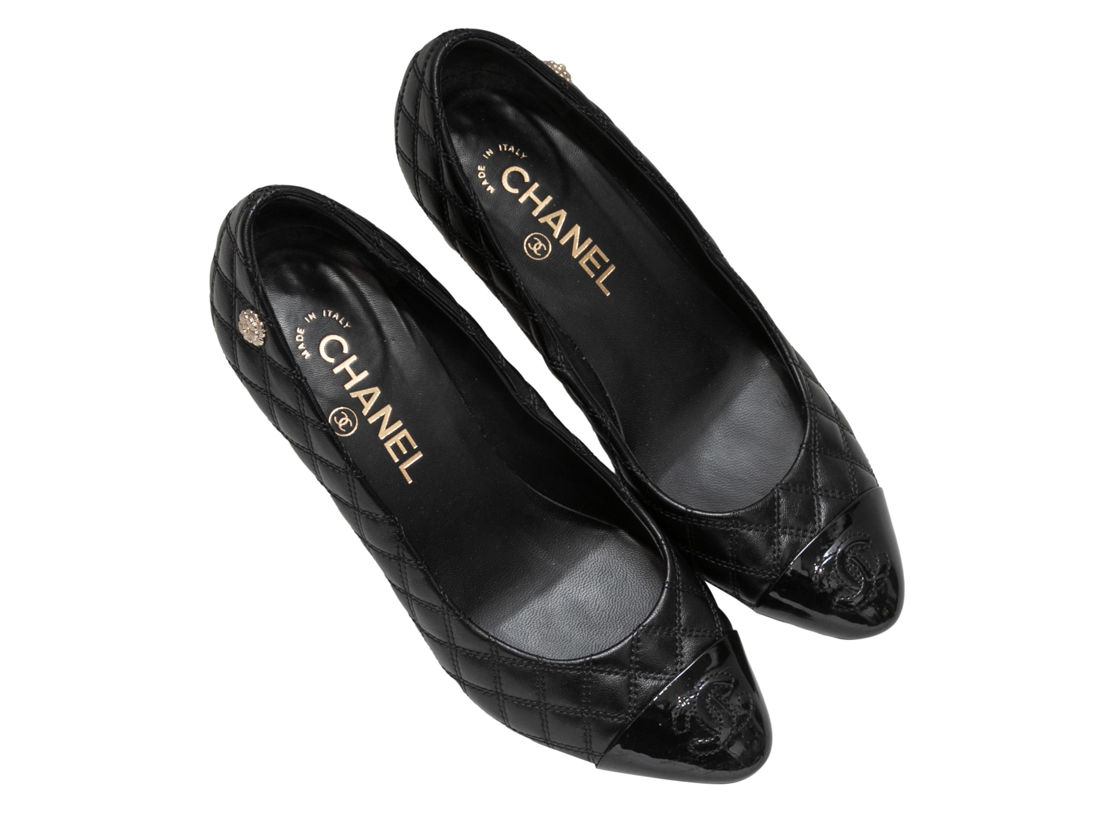 Black Chanel Quilted Pointed Cap-Toe Pumps Size 37.5 For Sale 1
