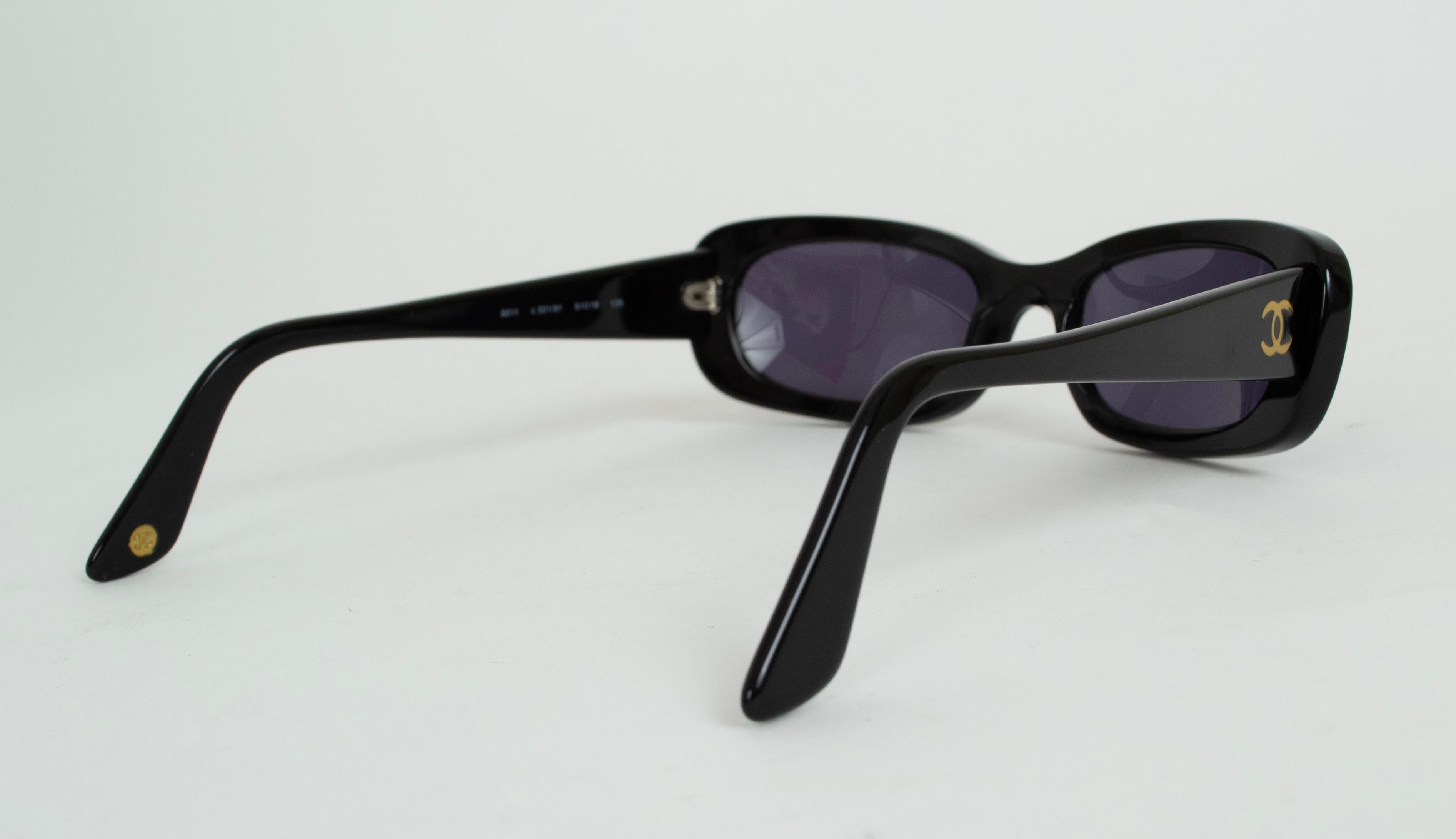 Gafas de sol Chanel CC rectangulares negras Estilo 5011 c 501/91 - 51-19-135 mm, 2000 en Excelente estado para la venta en Tucson, AZ