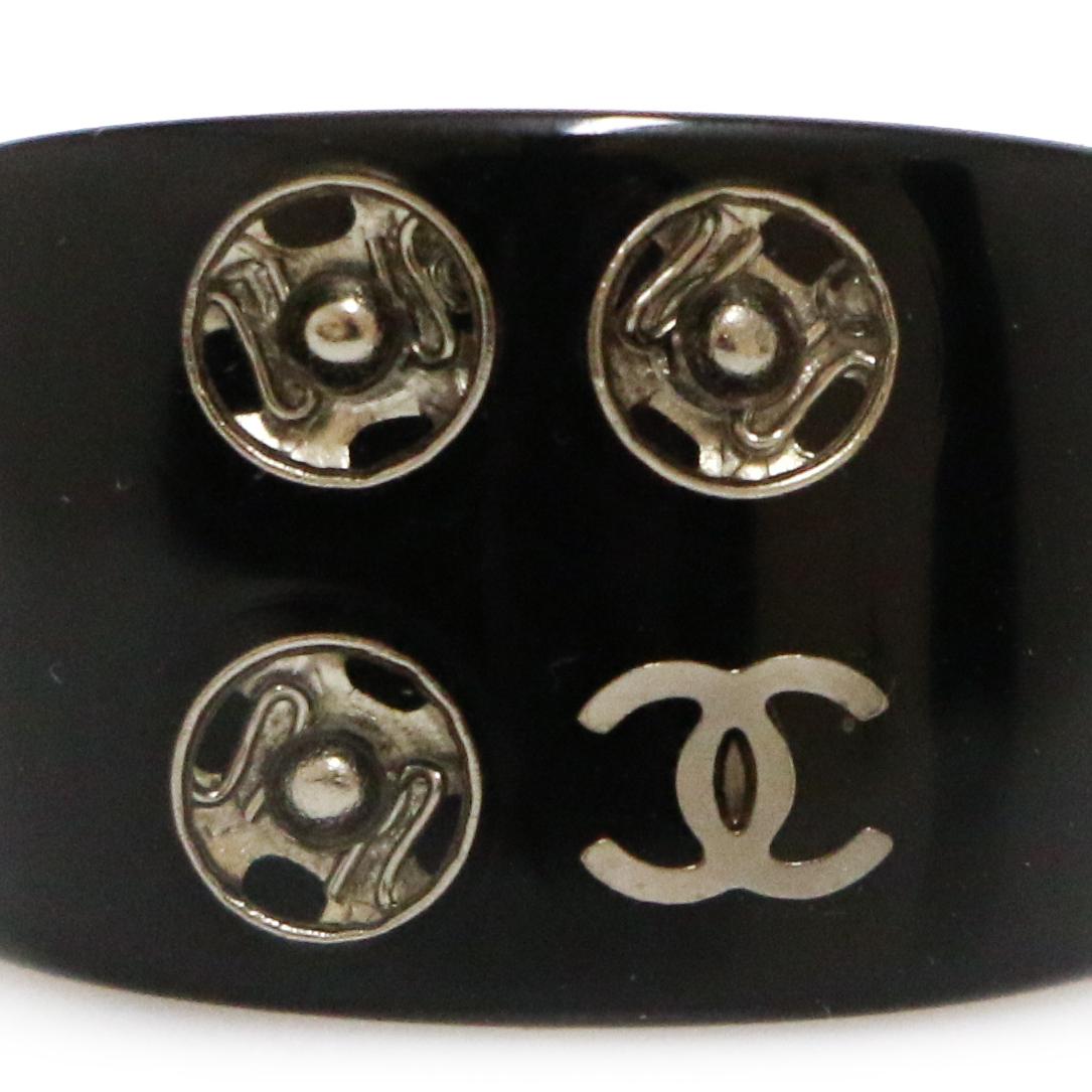 Schwarzer Chanel Ring Größe 54 für Damen oder Herren im Angebot