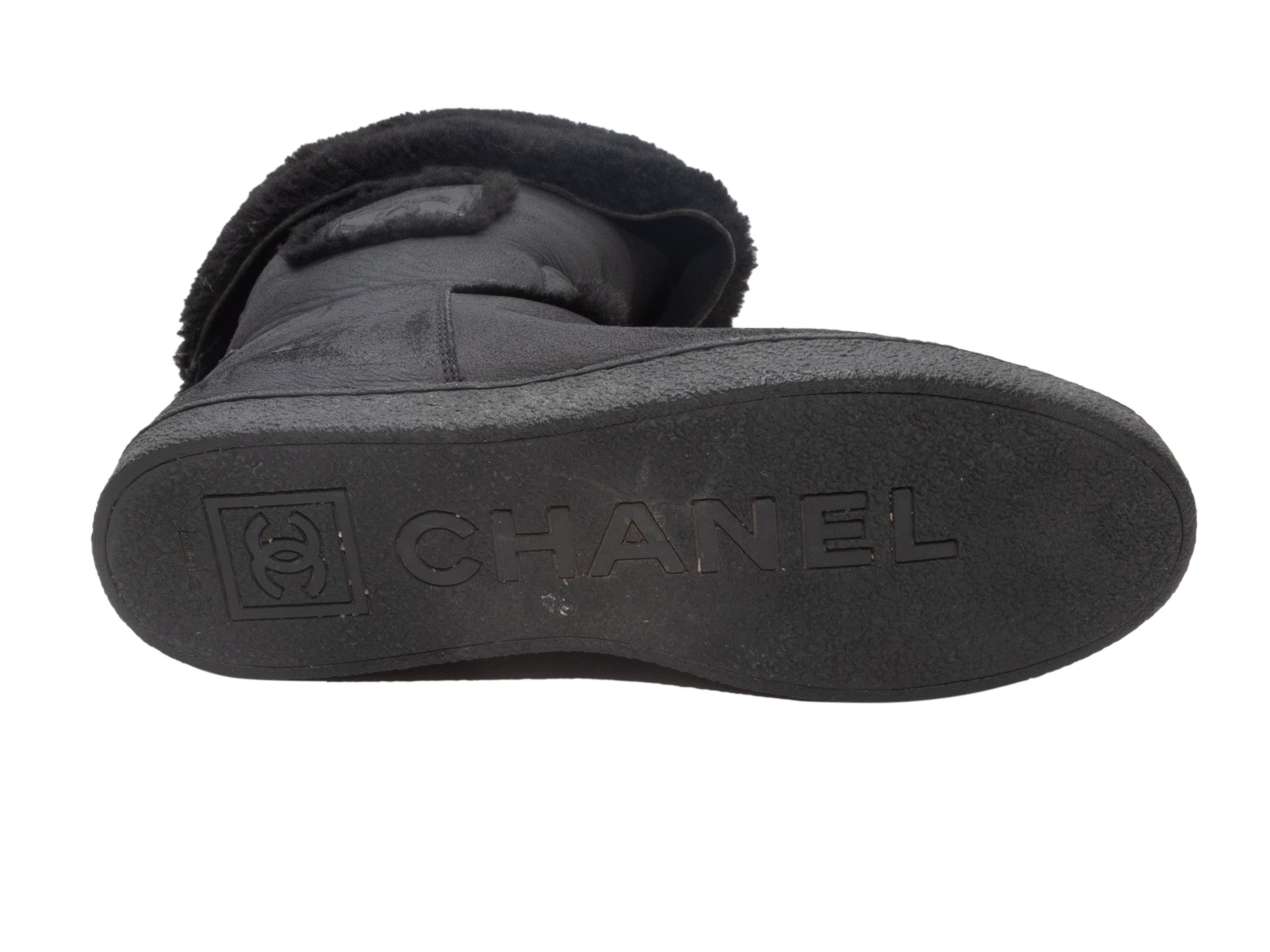 Donna Stivali Chanel neri in shearling CC misura 39,5 in vendita