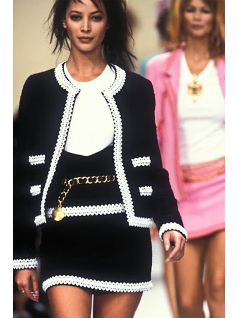 Costume Chanel noir avec appliques tressées, SS 1994 en vente 12