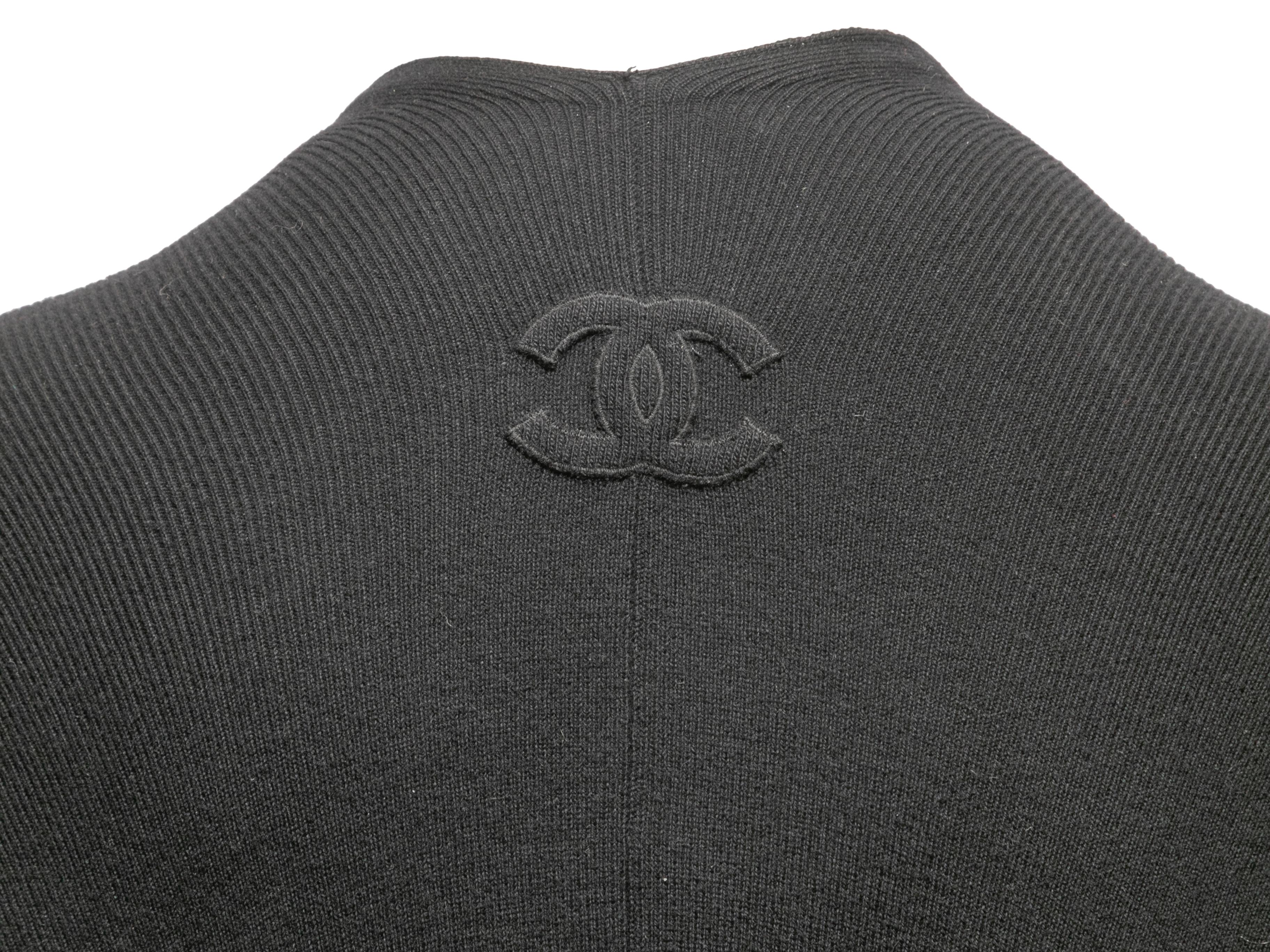 Black Chanel Wool Shawl Cape Size O/S In Good Condition For Sale In New York, NY