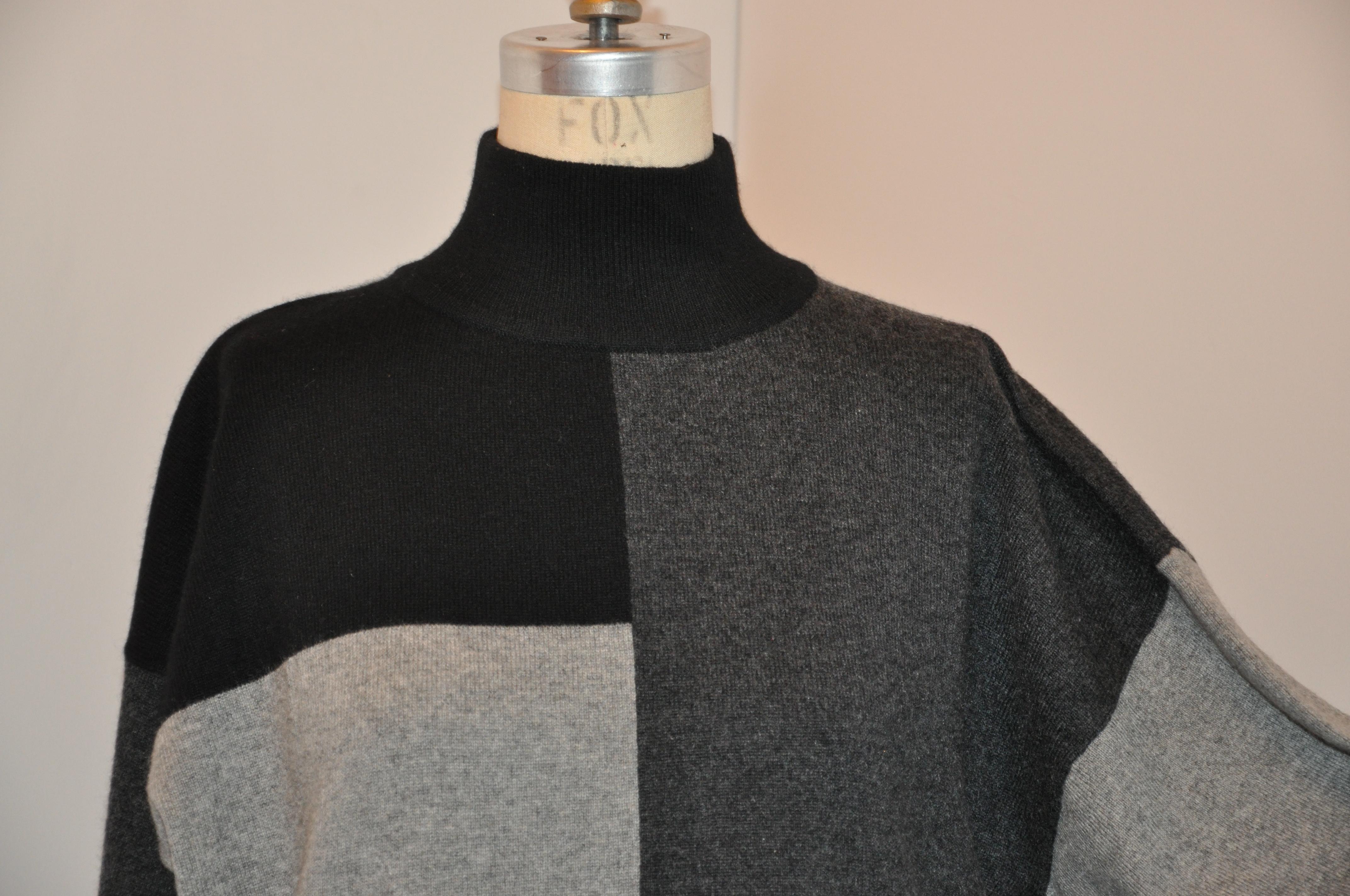 Black, Charcoal & Gray Color-Block Abstract High-Collar 2-Ply Cashmere Tunic For Sale 5