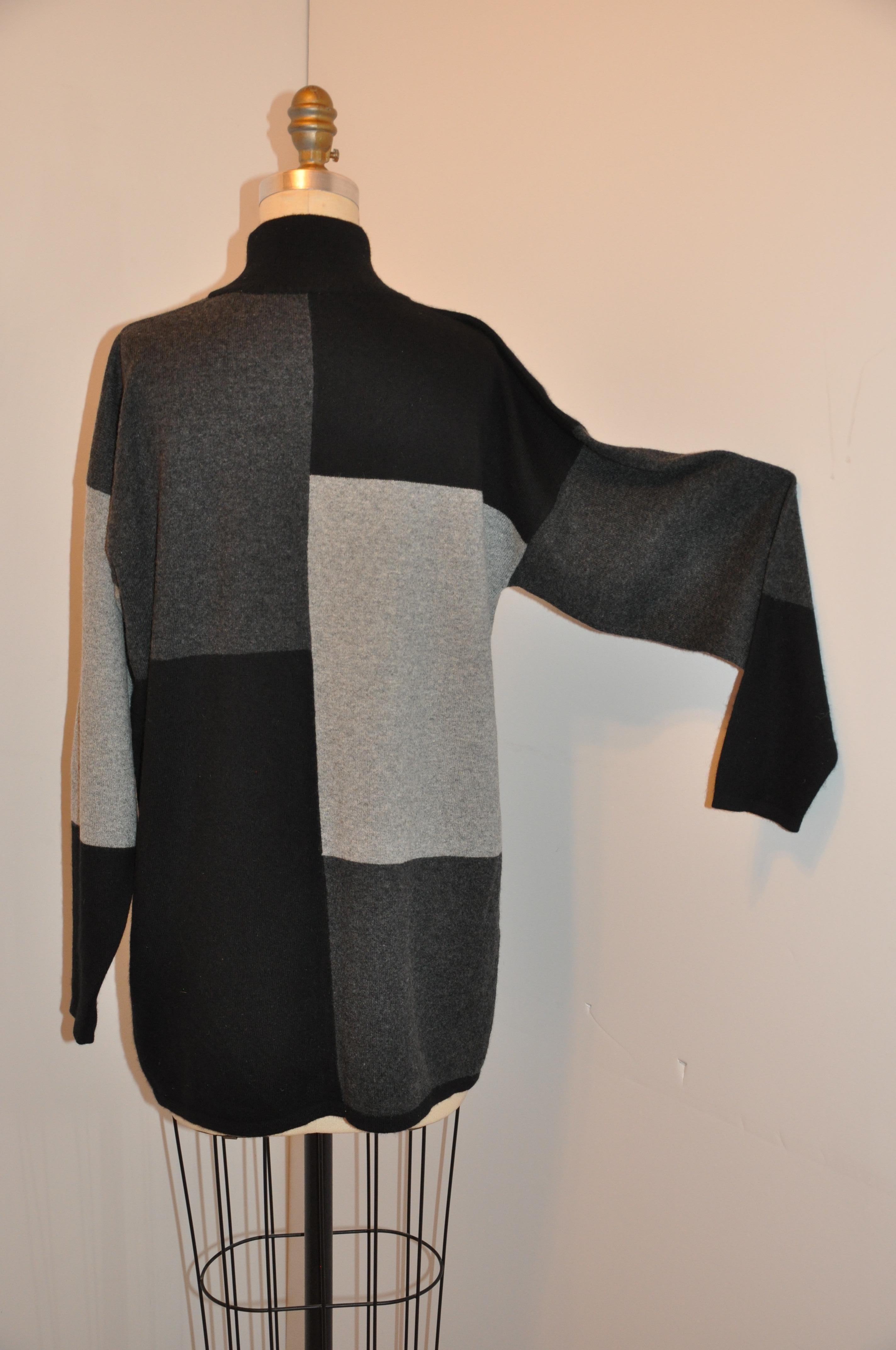 Black, Charcoal & Gray Color-Block Abstract High-Collar 2-Ply Cashmere Tunic For Sale 6